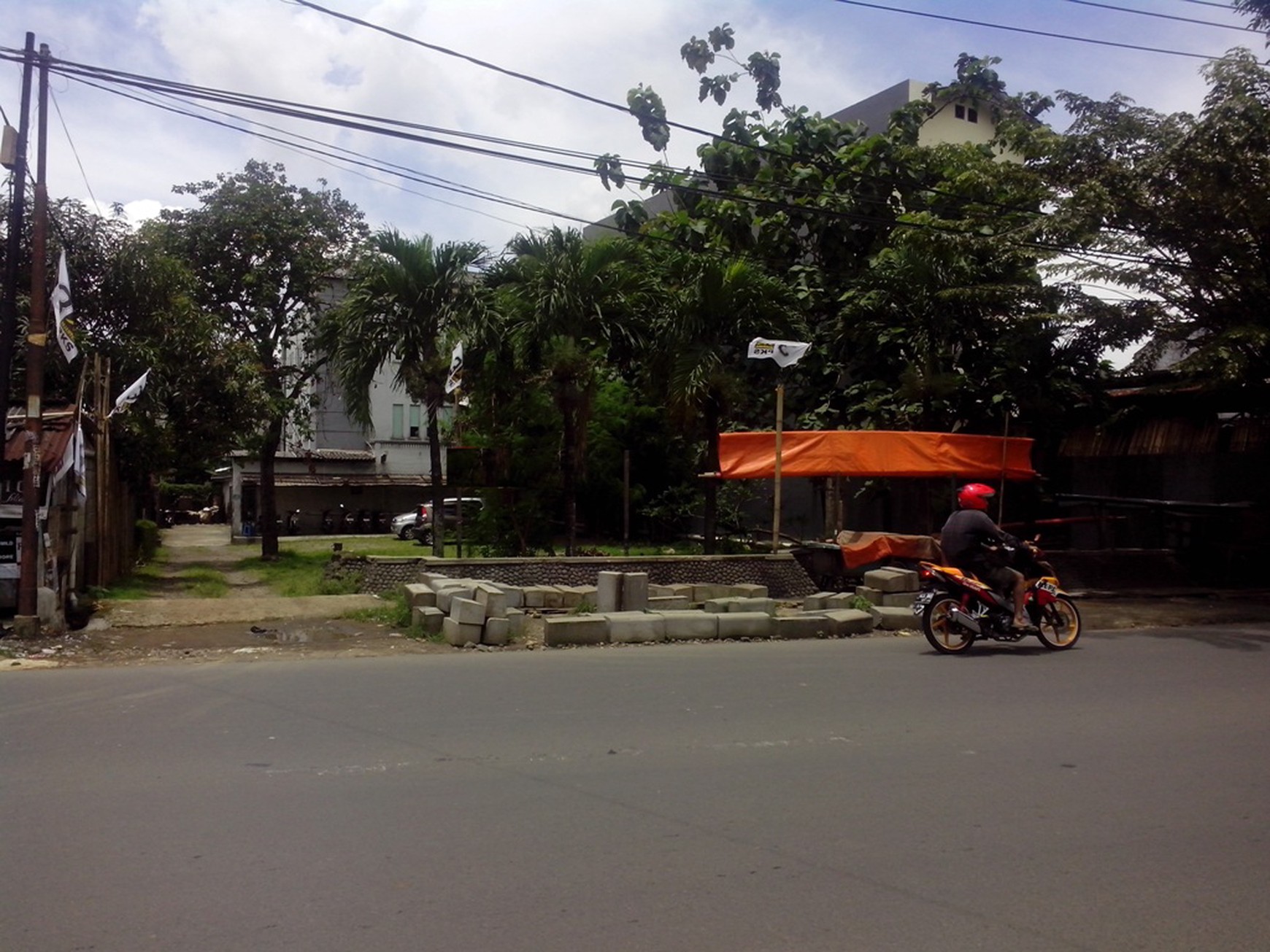 Gedung Perkantoran Dan Kavling Veteran Jakarta Selatan,cocok untuk usaha,pinggir jalan raya,harga masih nego