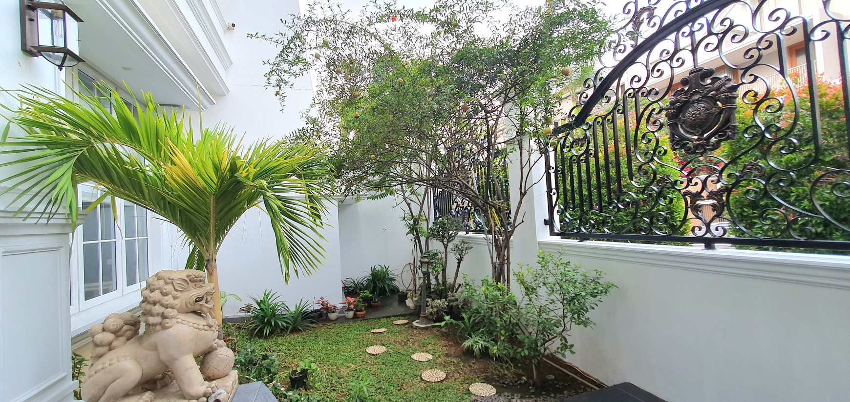 Rumah Full furnish, Artha Gading Villa Kelapa Gading Luas 334m2