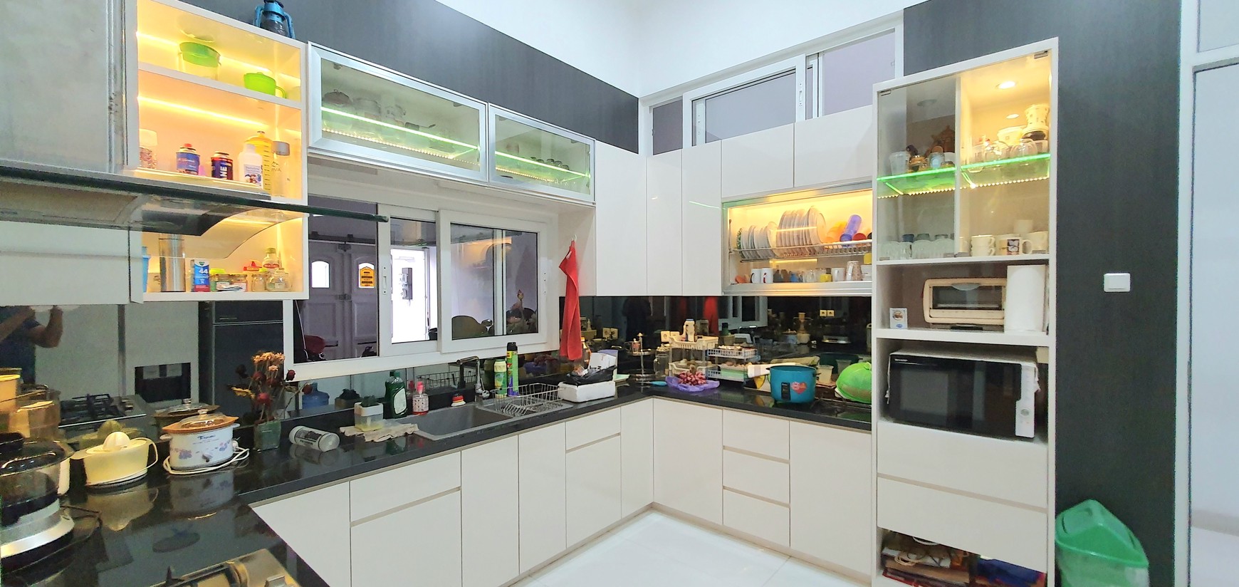 Rumah Full furnish, Artha Gading Villa Kelapa Gading Luas 334m2