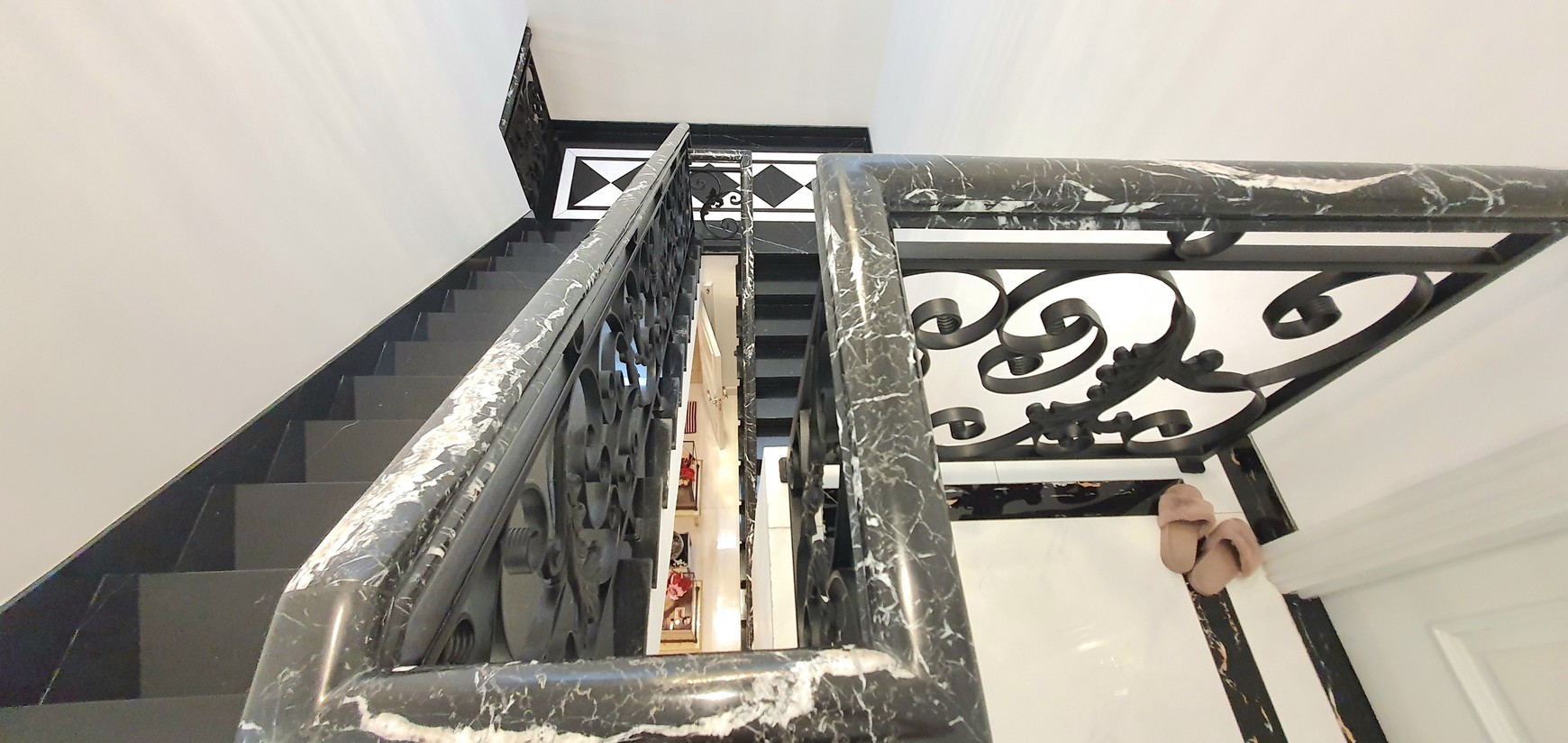 Rumah Full furnish, Artha Gading Villa Kelapa Gading Luas 334m2