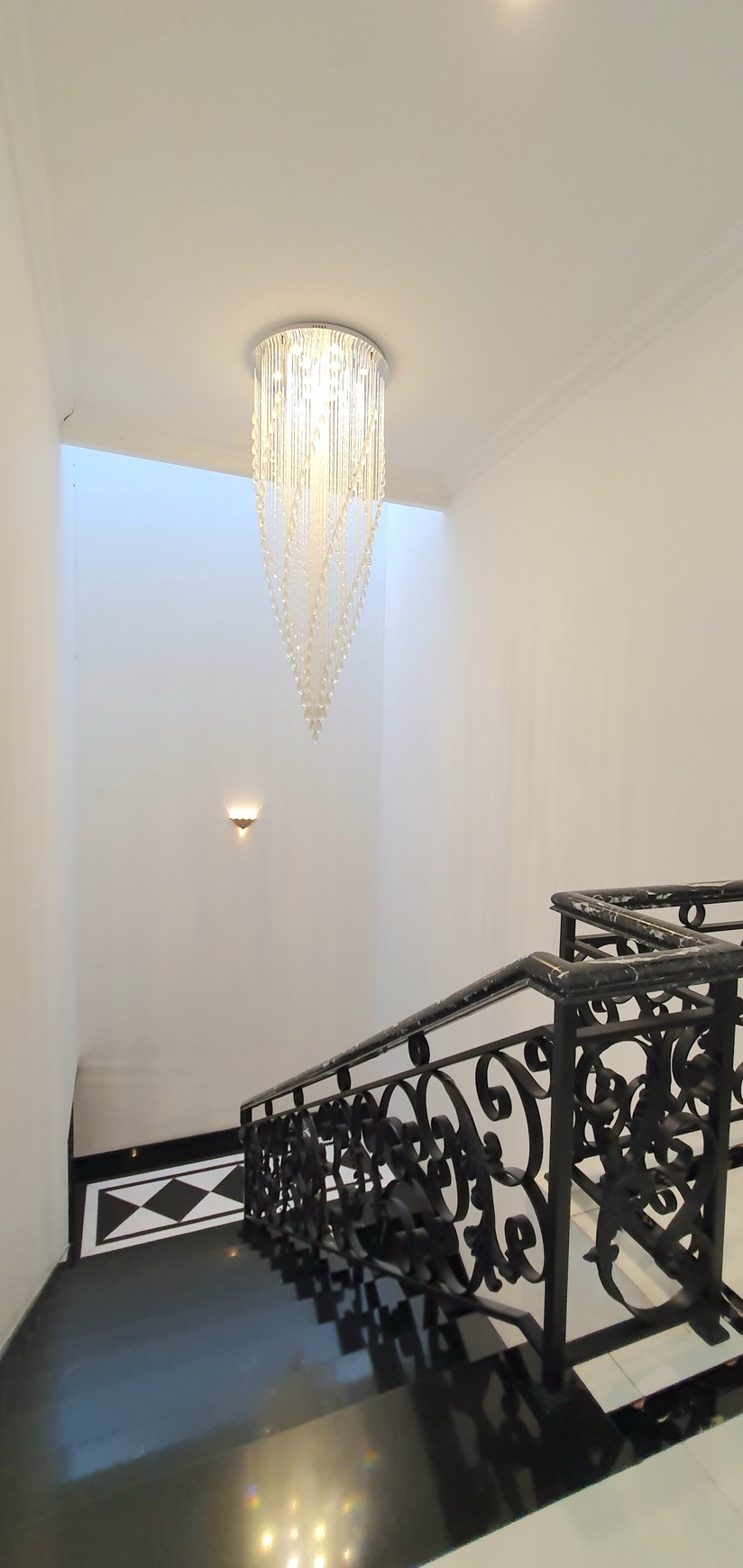 Rumah Full furnish, Artha Gading Villa Kelapa Gading Luas 334m2