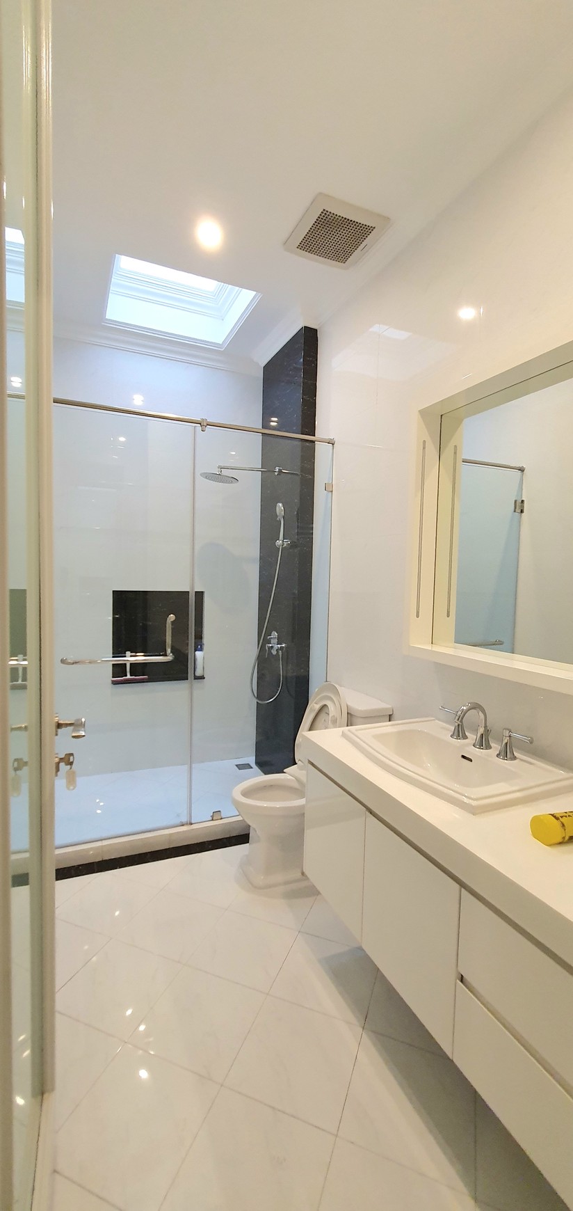 Rumah Full furnish, Artha Gading Villa Kelapa Gading Luas 334m2