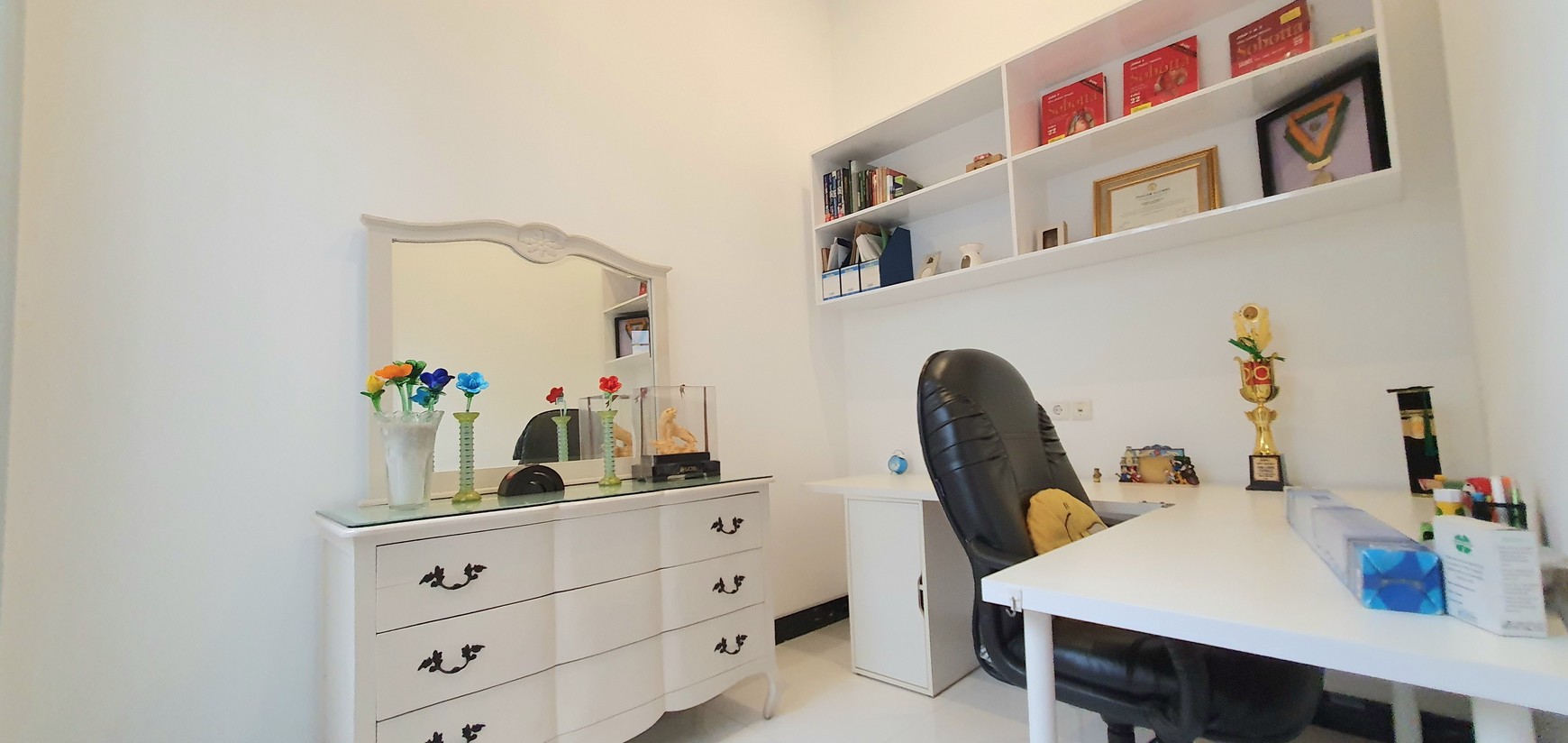 Rumah Full furnish, Artha Gading Villa Kelapa Gading Luas 334m2