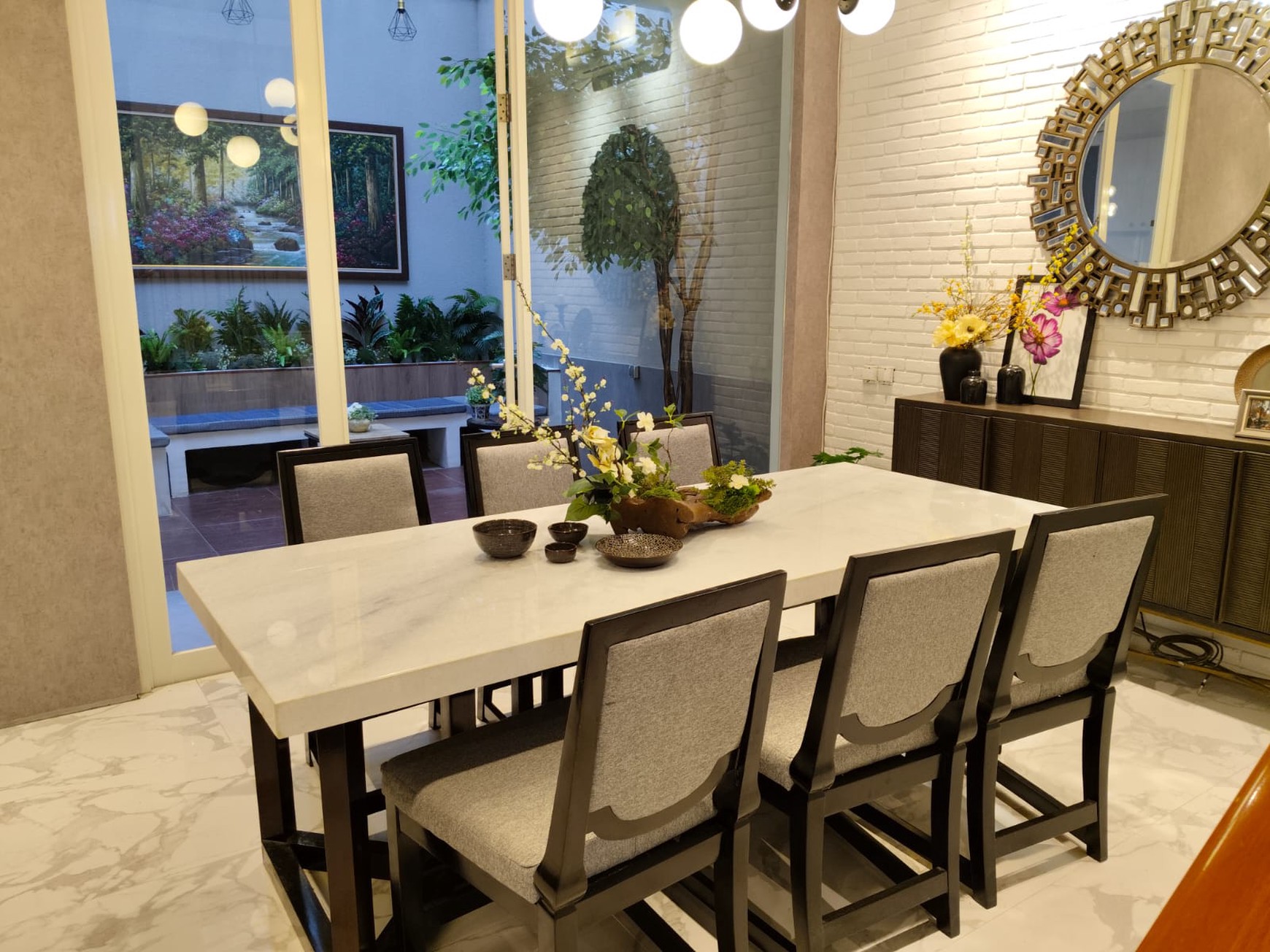 Dijual Rumah Full Renovasi Full Furnish Pakuwon Indah Surabaya