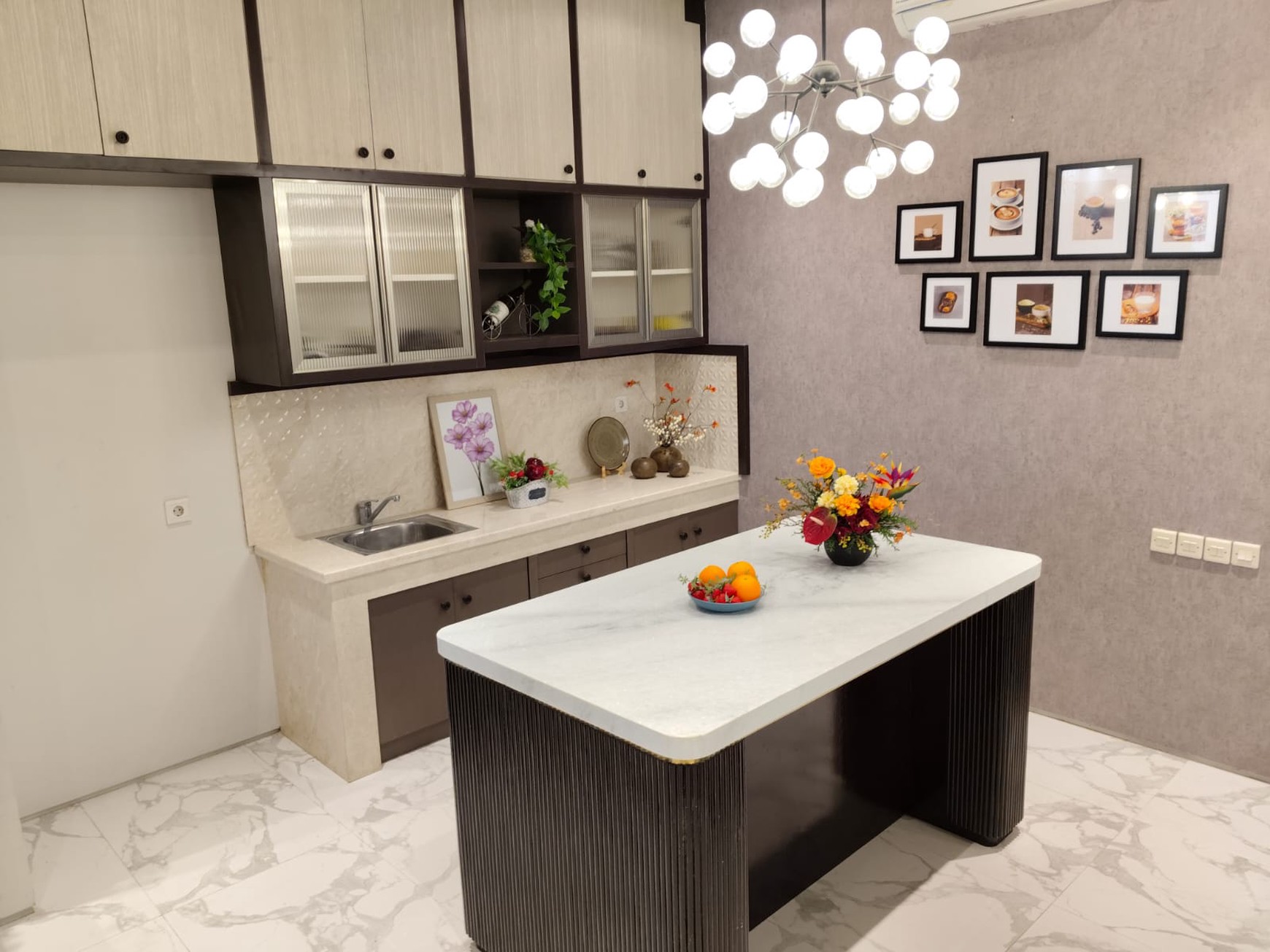 Dijual Rumah Full Renovasi Full Furnish Pakuwon Indah Surabaya