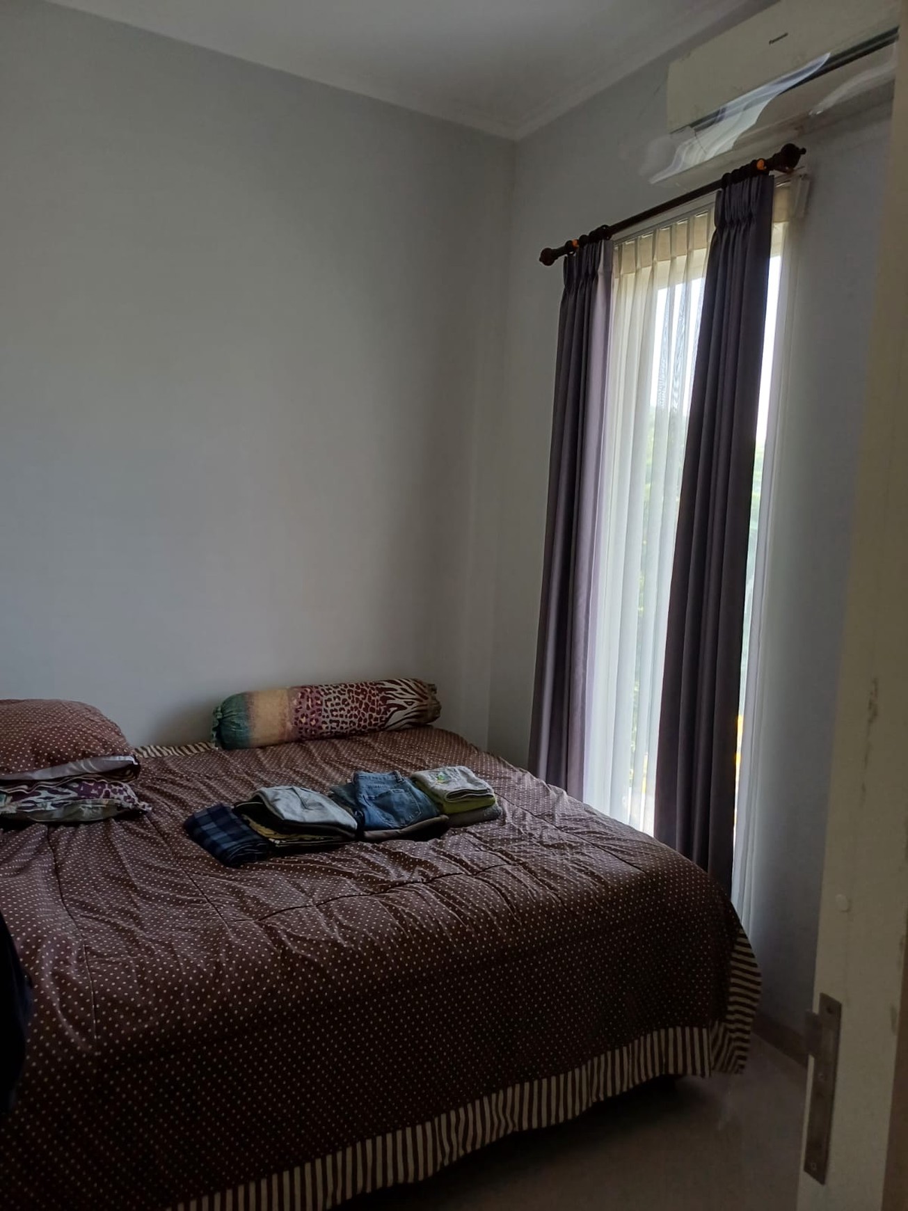 Dijual Rumah Royal Residence Hook Bonus Semi Furnished Dekat Citraland, Pakuwon Mall, Dian Istana, Wisata Bukit Mas