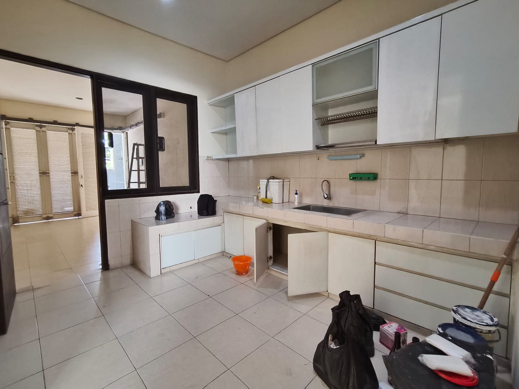 Disewakan Rumah Semi Furnish dekat pusat Kuliner Gwalk Citraland Surabaya 