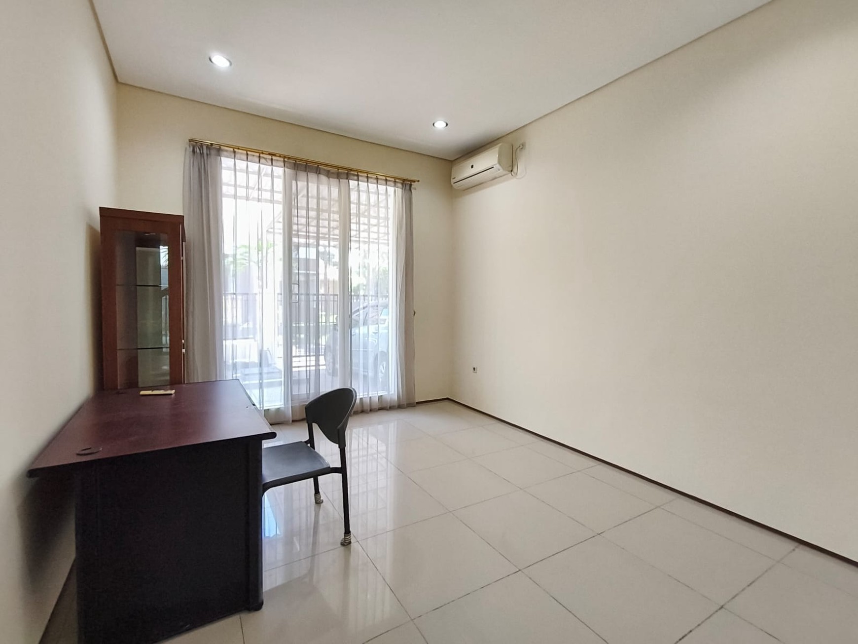 Disewakan Rumah Semi Furnish dekat pusat Kuliner Gwalk Citraland Surabaya