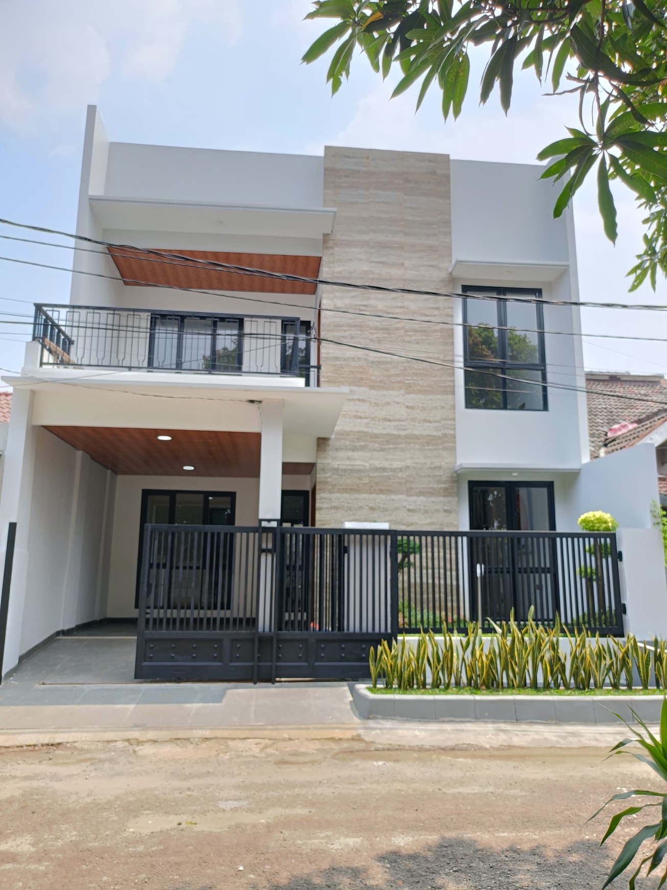 Rumah Brand New Siap Huni di Graha Raya Tangerang Selatan 