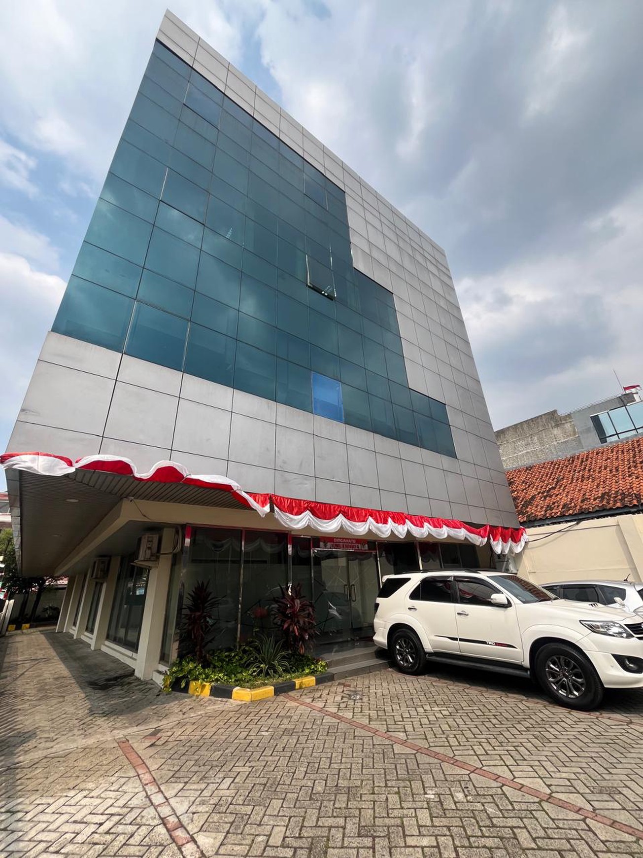 Jarang Ada! Harga Cuan! Minibuilding 4 Lantai, Jatinegara - JUAL/SEWA