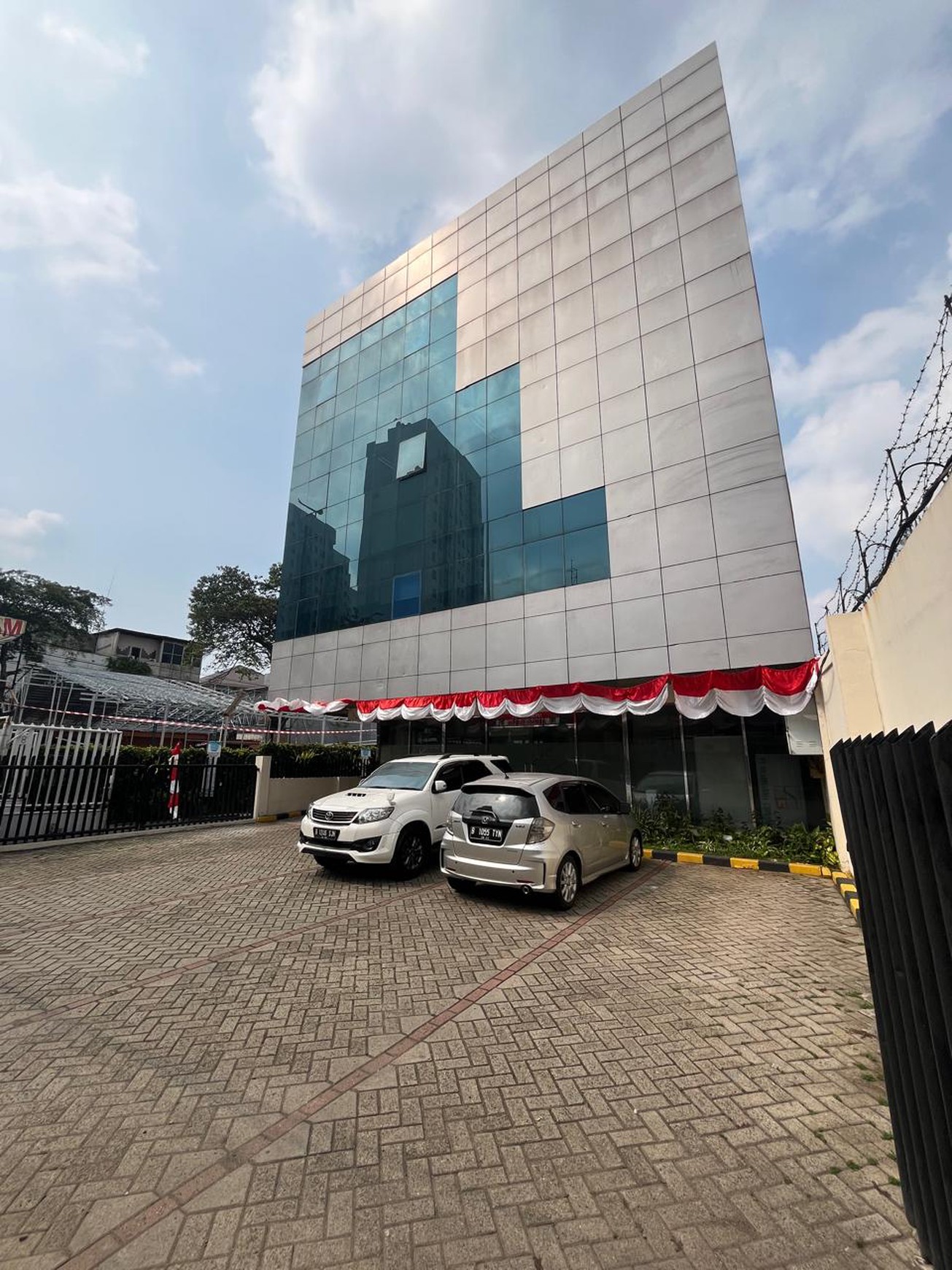 Jarang Ada! Harga Cuan! Minibuilding 4 Lantai, Jatinegara - JUAL/SEWA