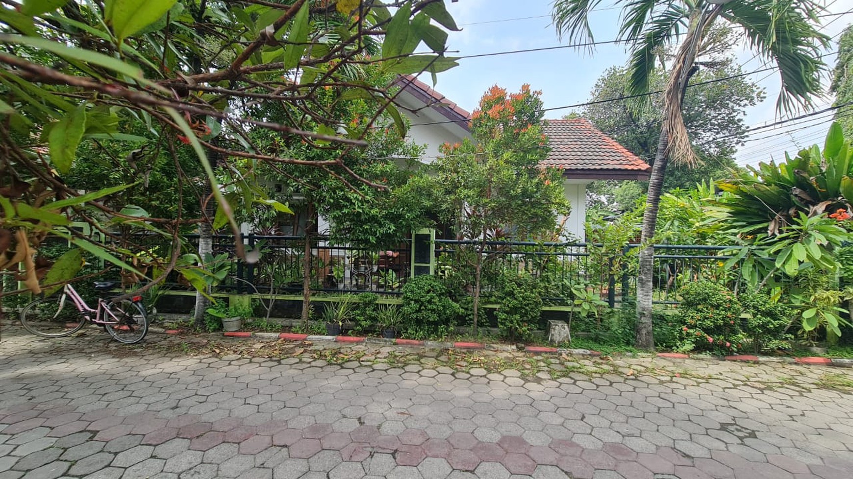 Rumah 2 Lantai Multifungsi, Cocok untuk Hunian atau Usaha, di Pinggir Jalan Besar Wedoro Waru, Hanya 5 Miliar Nego!