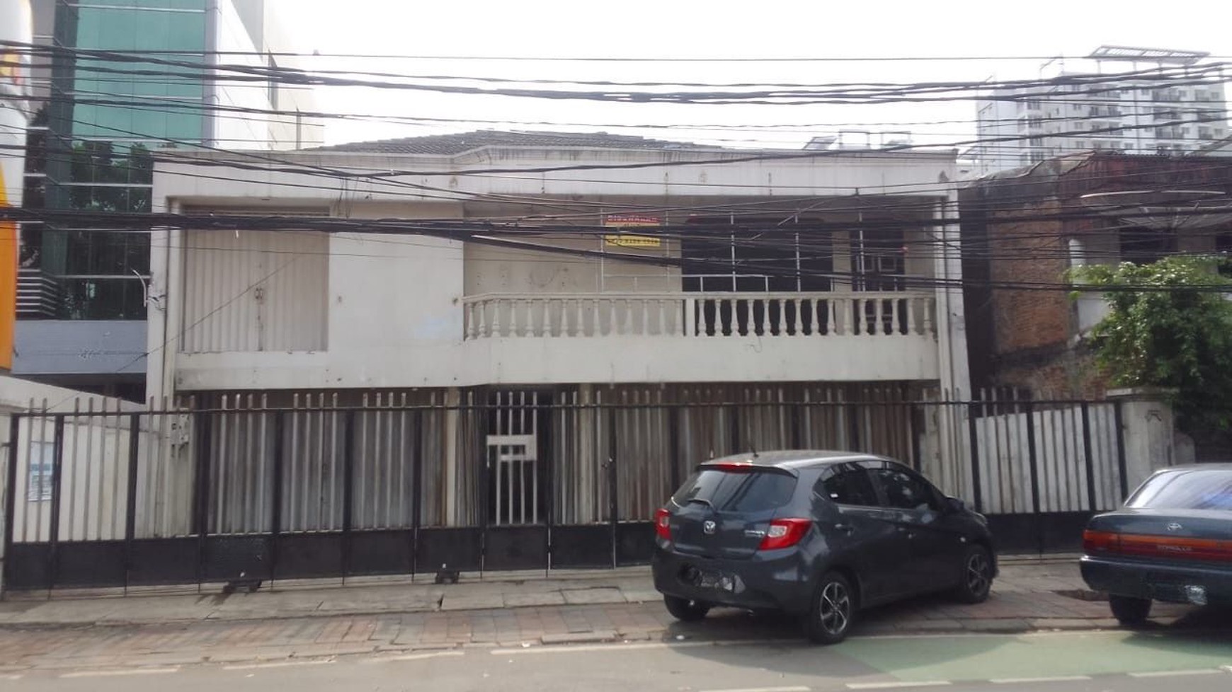 Gedung Kantor Di Lokasi Strategis Di Cawang, Dan Hanya 3 Menit ke Jl. MT Haryono