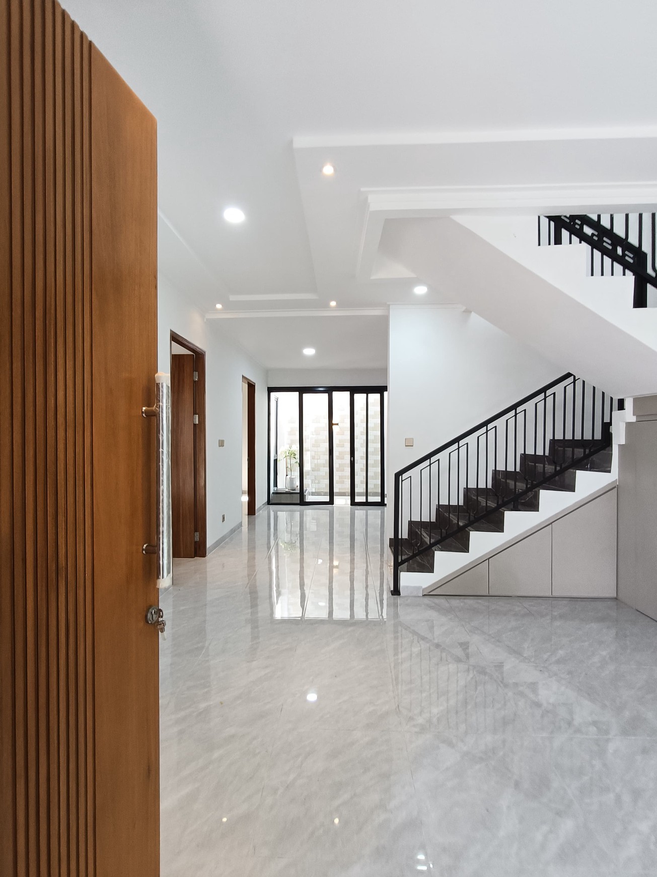 Rumah Brand New Siap Huni di Graha Raya Tangerang Selatan. 