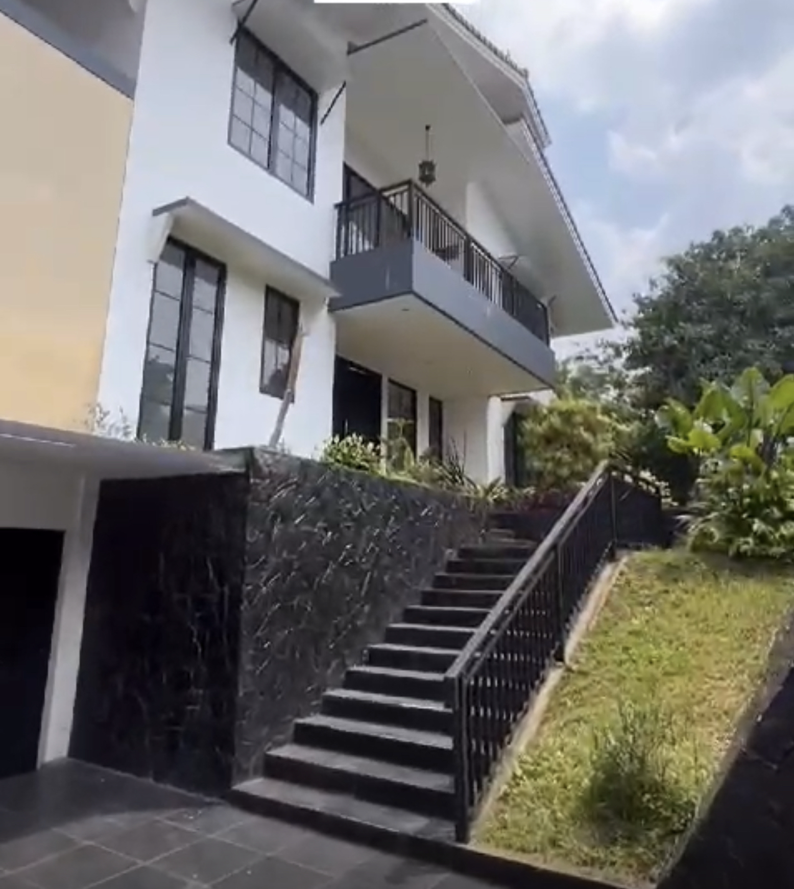 Rumah Bagus Di Duta Permai Pondok Indah Jakarta Selatan
