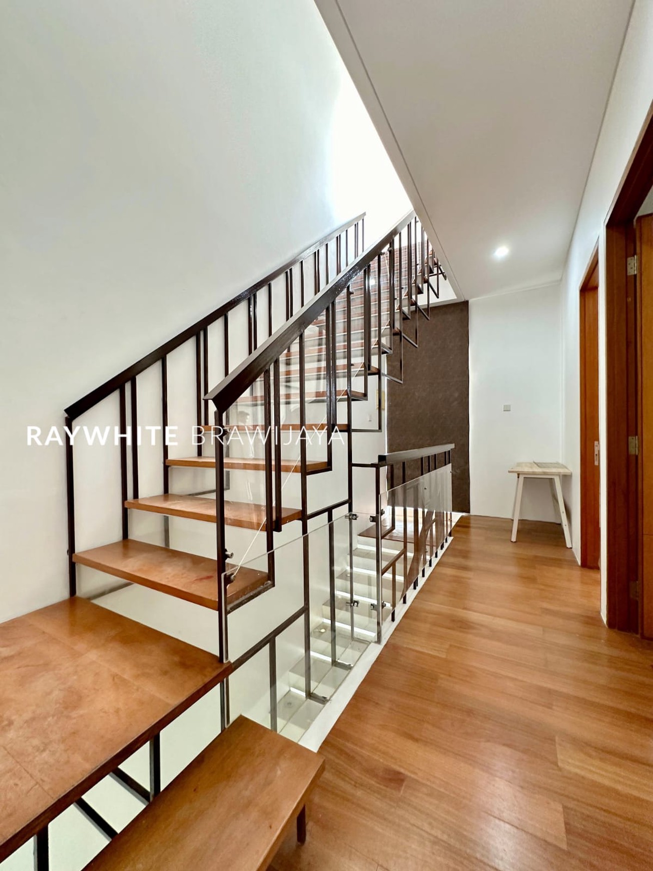 Townhouse dalam Cluster Lingkungan Tenang Area Bangka Kemang