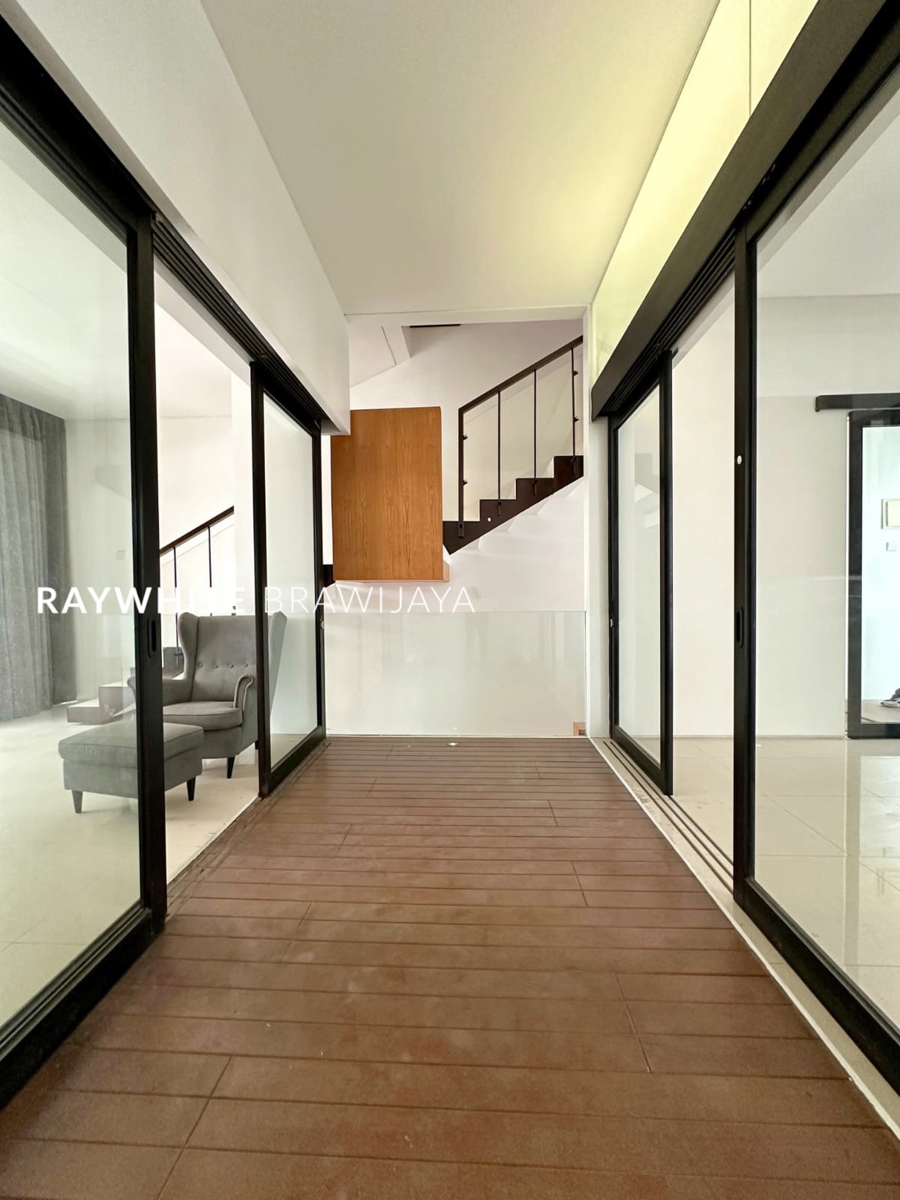 Townhouse dalam Cluster Lingkungan Tenang Area Bangka Kemang