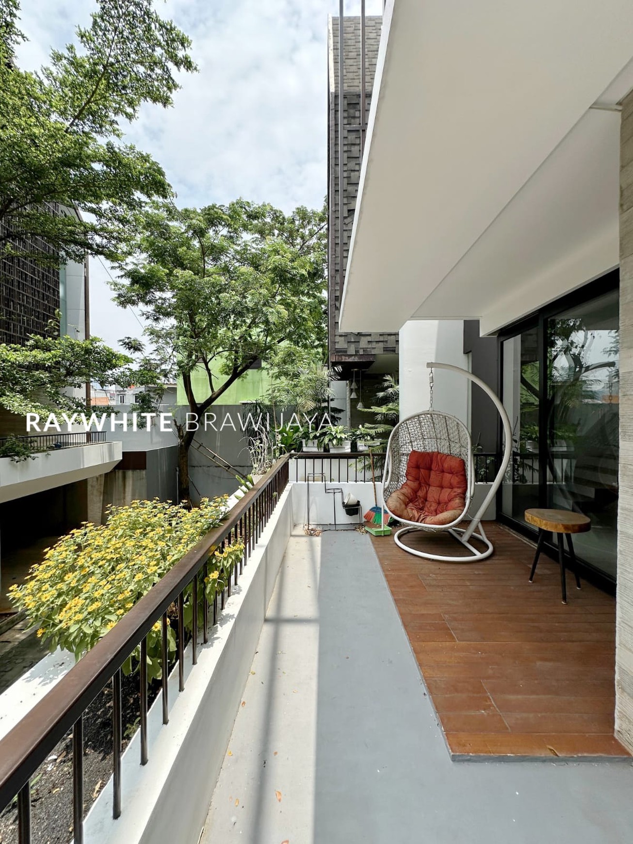 Townhouse dalam Cluster Lingkungan Tenang Area Bangka Kemang