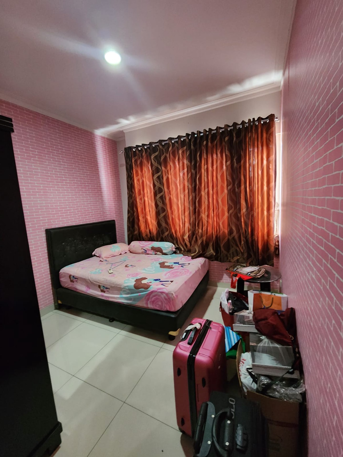 RUMAH CANTIK SIAP HUNI DI BOULEVARD KOTA WISATA CIBUBUR HARGA NEGO