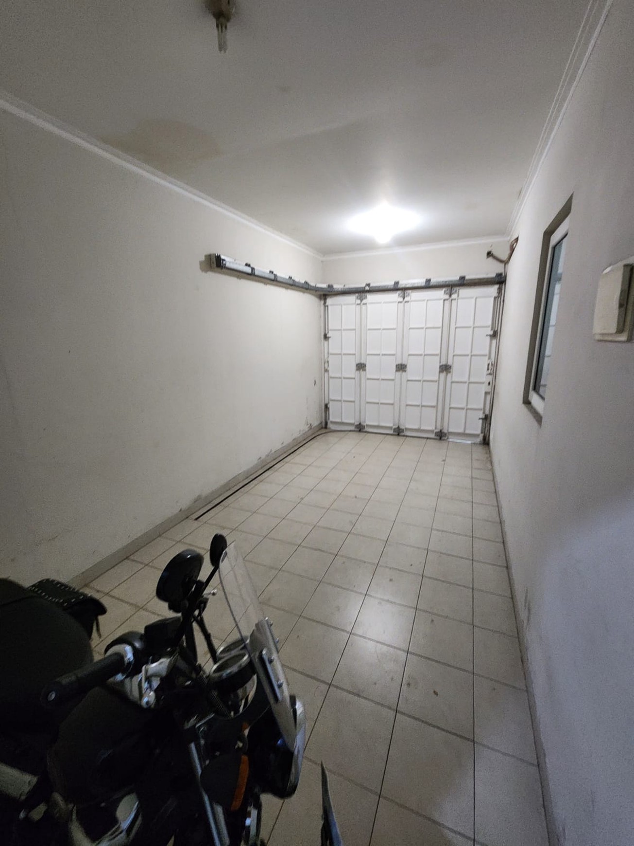 RUMAH CANTIK SIAP HUNI DI BOULEVARD KOTA WISATA CIBUBUR HARGA NEGO