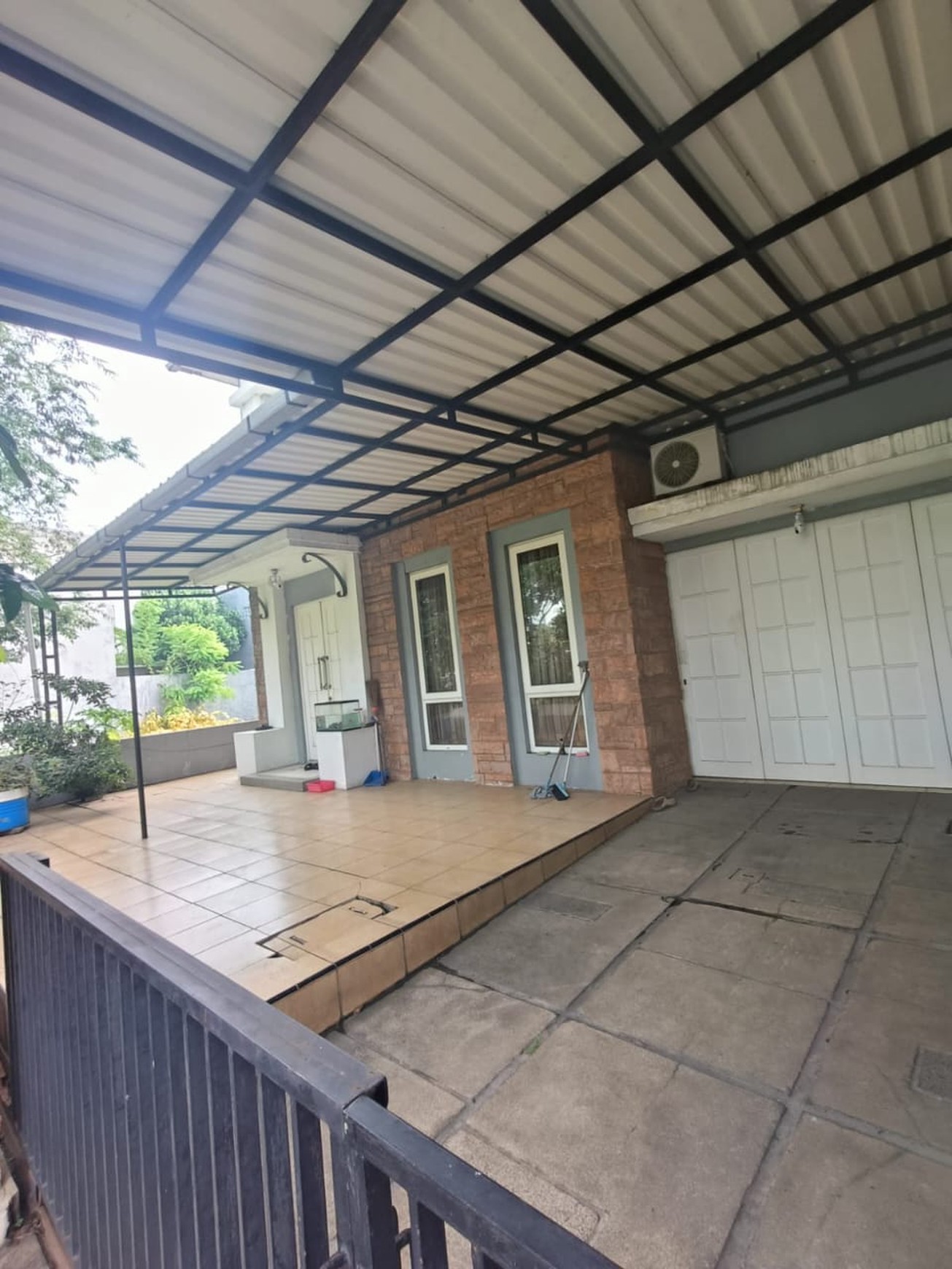 RUMAH CANTIK SIAP HUNI DI BOULEVARD KOTA WISATA CIBUBUR HARGA NEGO