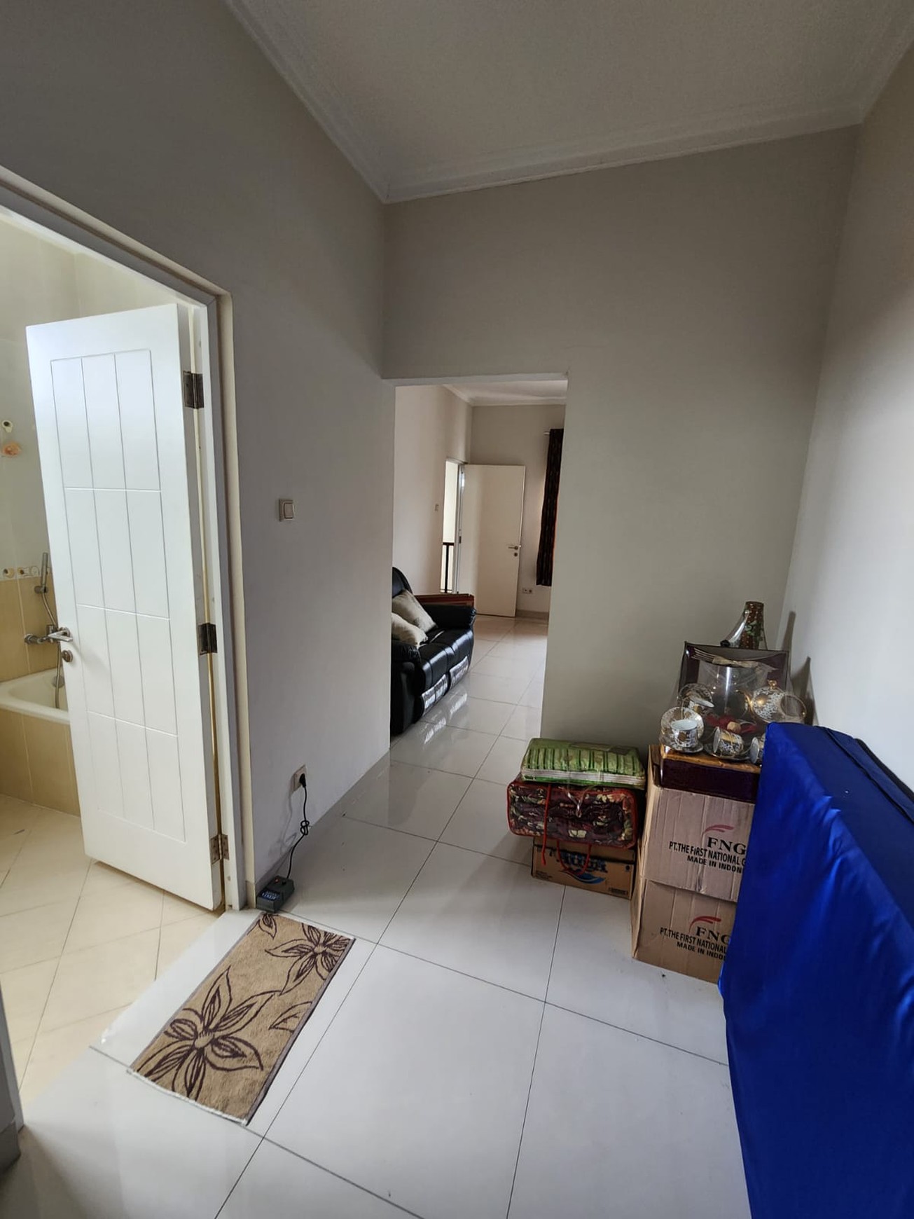 RUMAH CANTIK SIAP HUNI DI BOULEVARD KOTA WISATA CIBUBUR HARGA NEGO