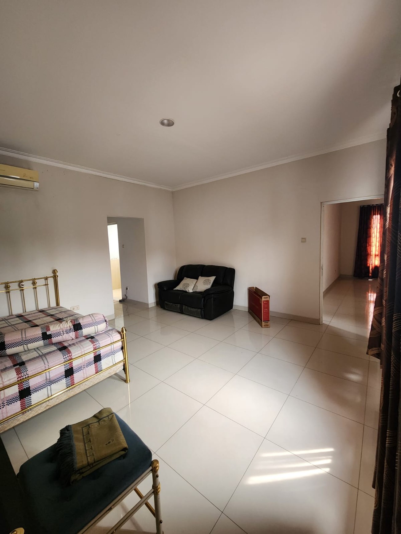 RUMAH CANTIK SIAP HUNI DI BOULEVARD KOTA WISATA CIBUBUR HARGA NEGO