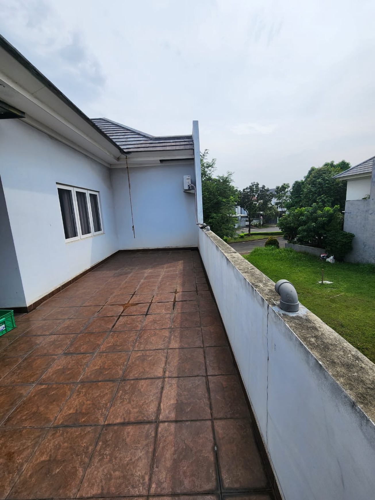 RUMAH CANTIK SIAP HUNI DI BOULEVARD KOTA WISATA CIBUBUR HARGA NEGO