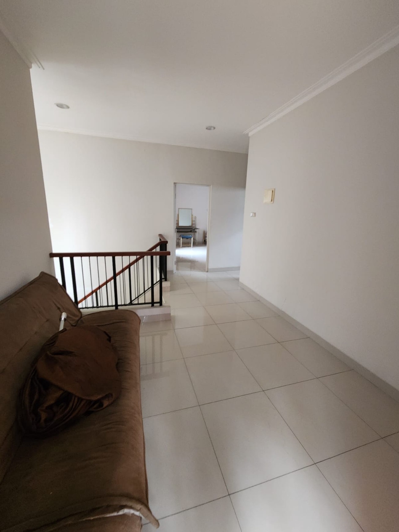 RUMAH CANTIK SIAP HUNI DI BOULEVARD KOTA WISATA CIBUBUR HARGA NEGO