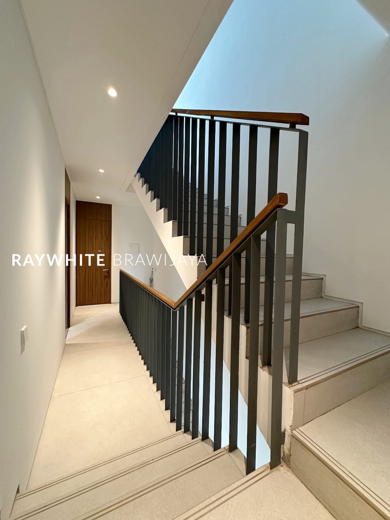 Brand New Townhouse Modern Design With Rooftop Area Kemang Utara