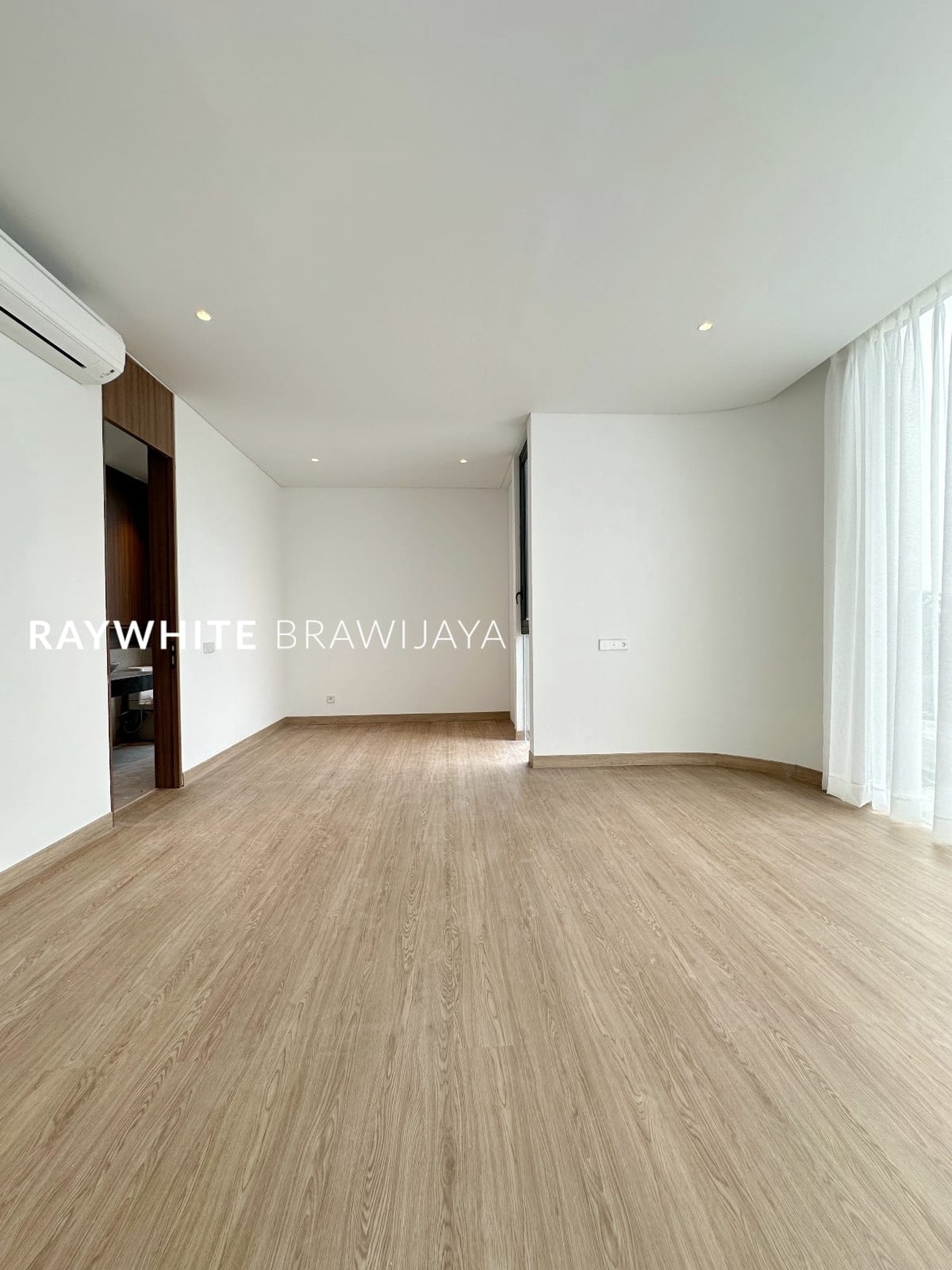 Brand New Townhouse Modern Design With Rooftop Area Kemang Utara