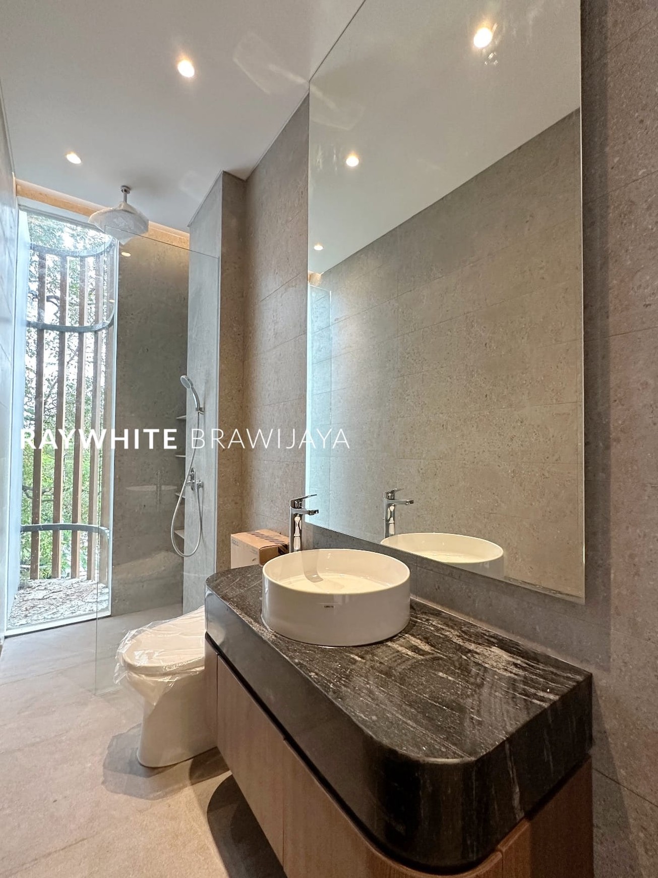 Brand New Townhouse Modern Design With Rooftop Area Kemang Utara