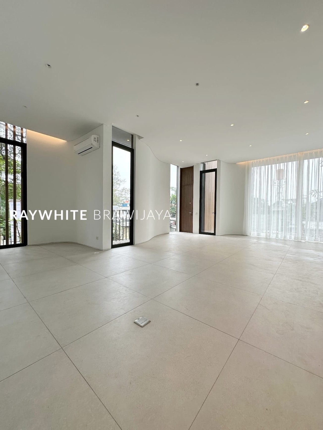 Brand New Townhouse Modern Design With Rooftop Area Kemang Utara