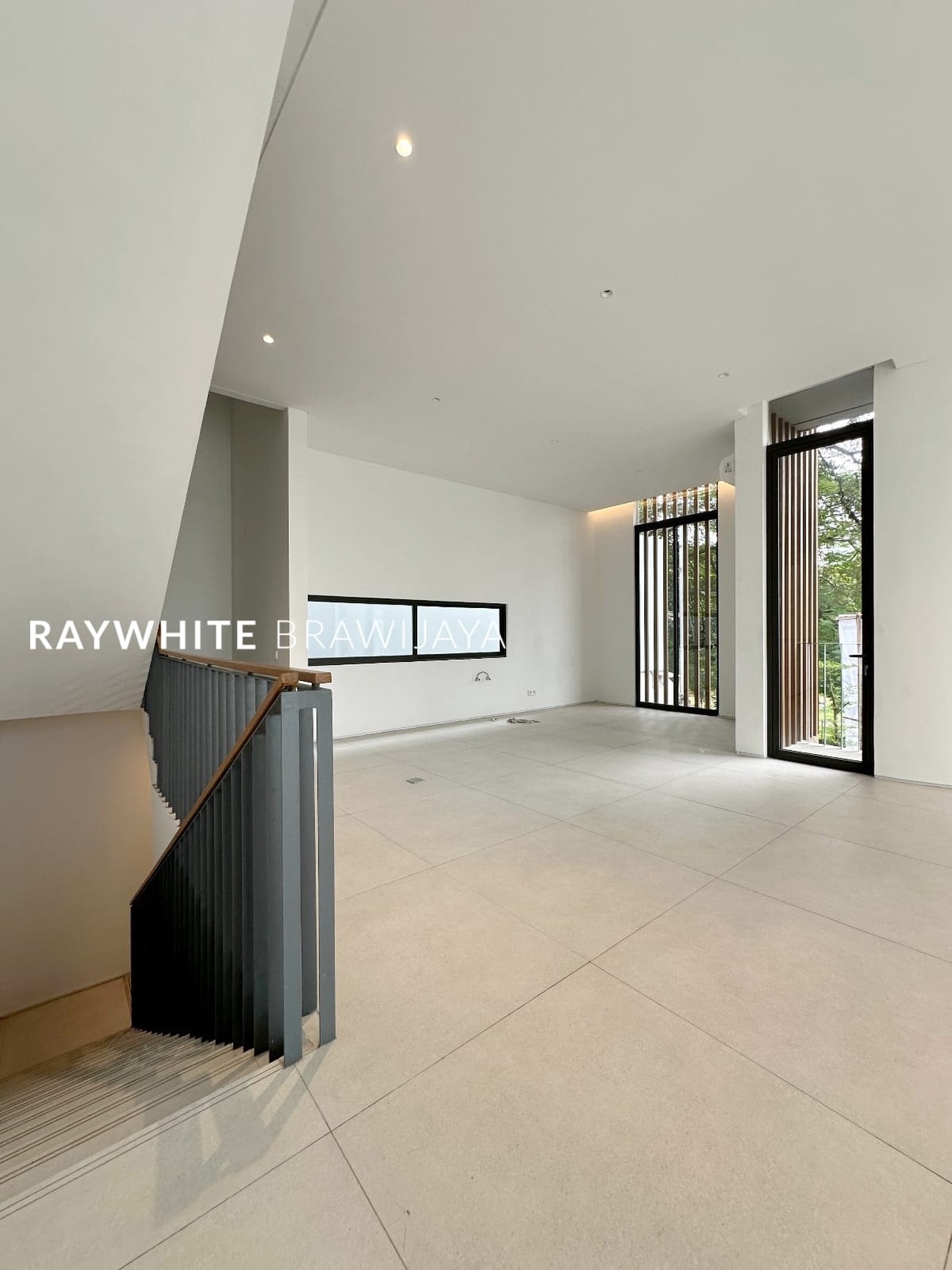 Brand New Townhouse Modern Design With Rooftop Area Kemang Utara