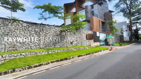 Brand New Townhouse Modern Design With Rooftop Area Kemang Utara 