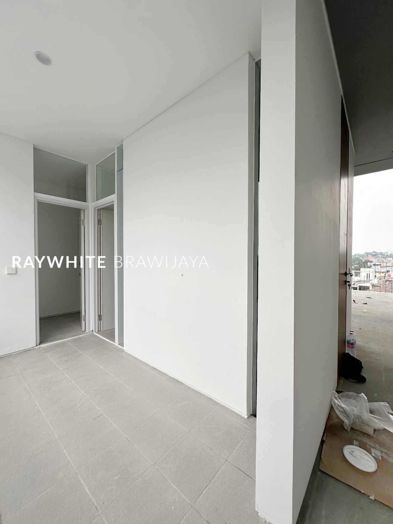 Brand New Townhouse Modern Design With Rooftop Area Kemang Utara