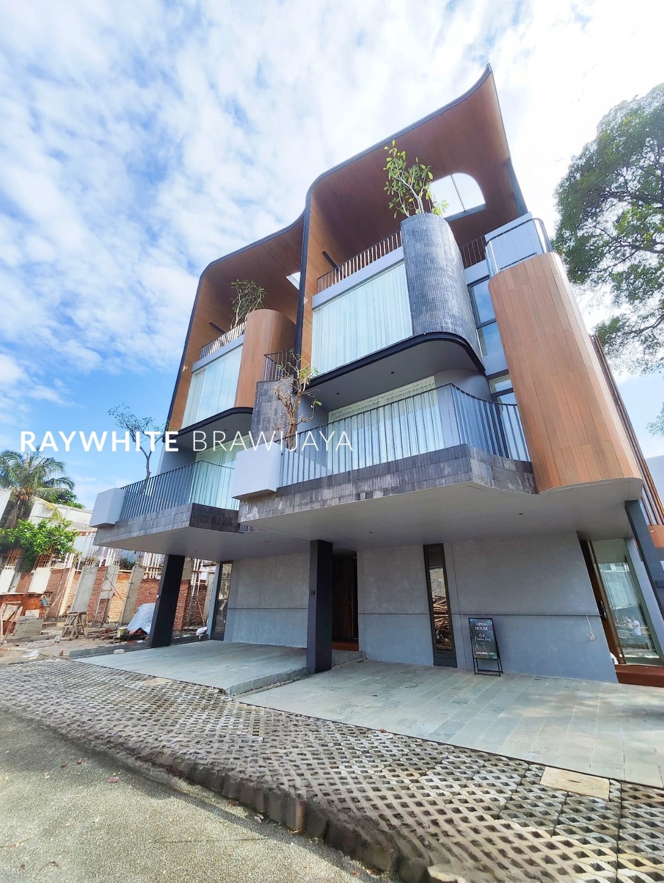 Brand New Townhouse Modern Design With Rooftop Area Kemang Utara