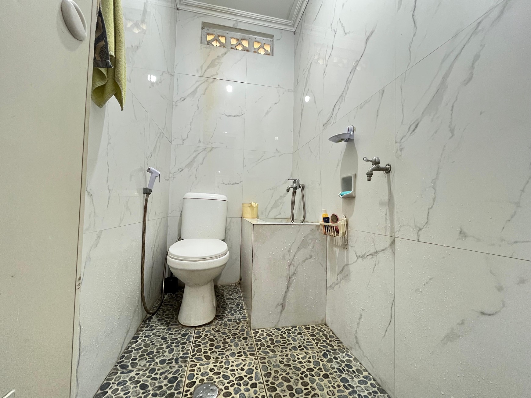 Rumah 1.5 Lantai di Cireundeu Ex Komplek BI Lingkungan Tenang & Akses Mudah Harga Menarik