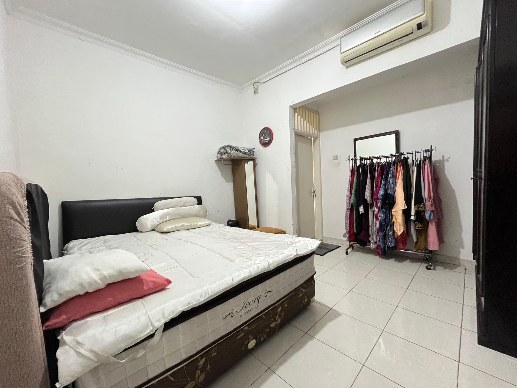 Rumah 1.5 Lantai di Cireundeu Ex Komplek BI Lingkungan Tenang & Akses Mudah Harga Menarik