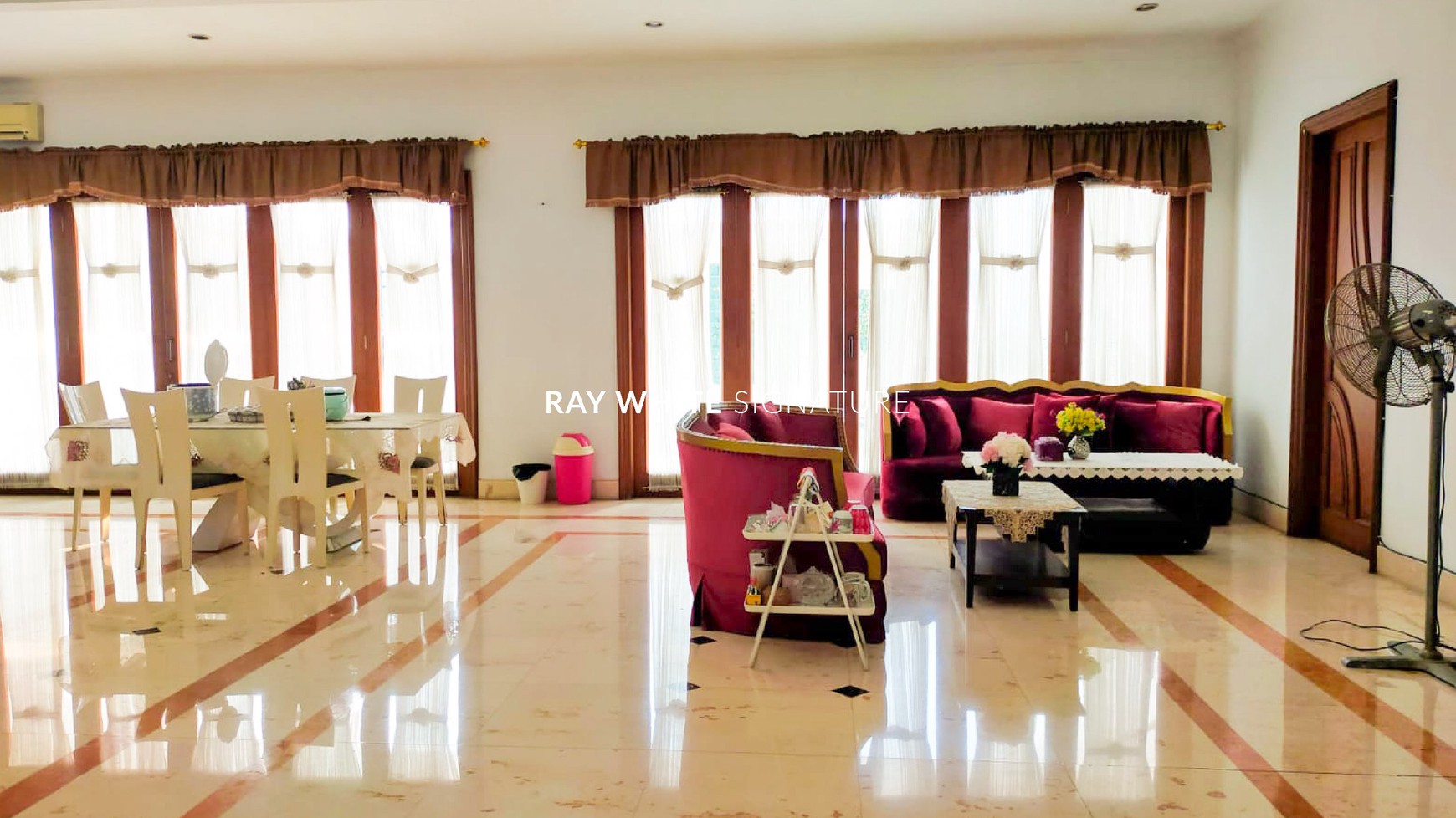 Rumah Mewah Harga Sudah Dibawah NJOP di Jl Kintamani Mega Kuningan
