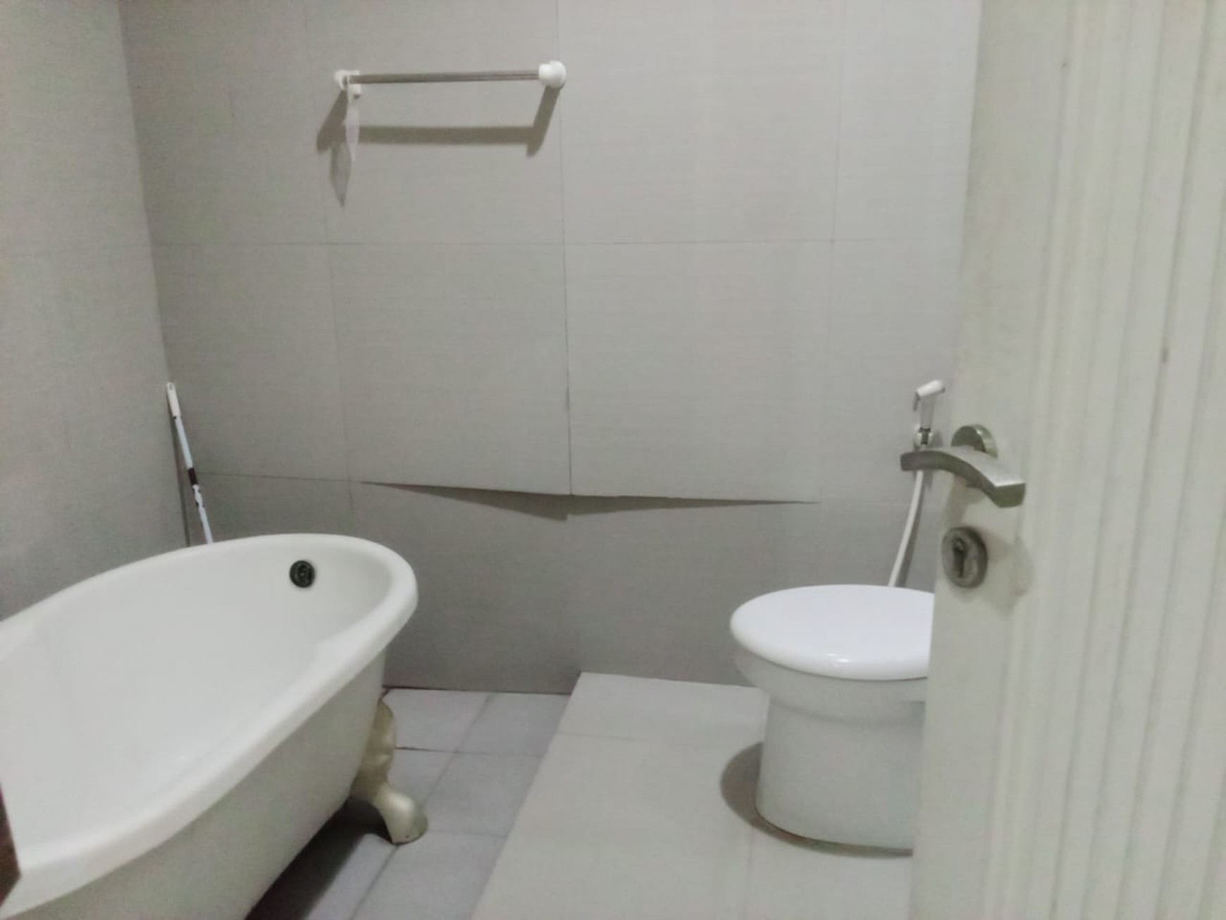 Dijual Rumah Selangkah dari Mayjend Sungkono  Jl. Putat Indah Timur