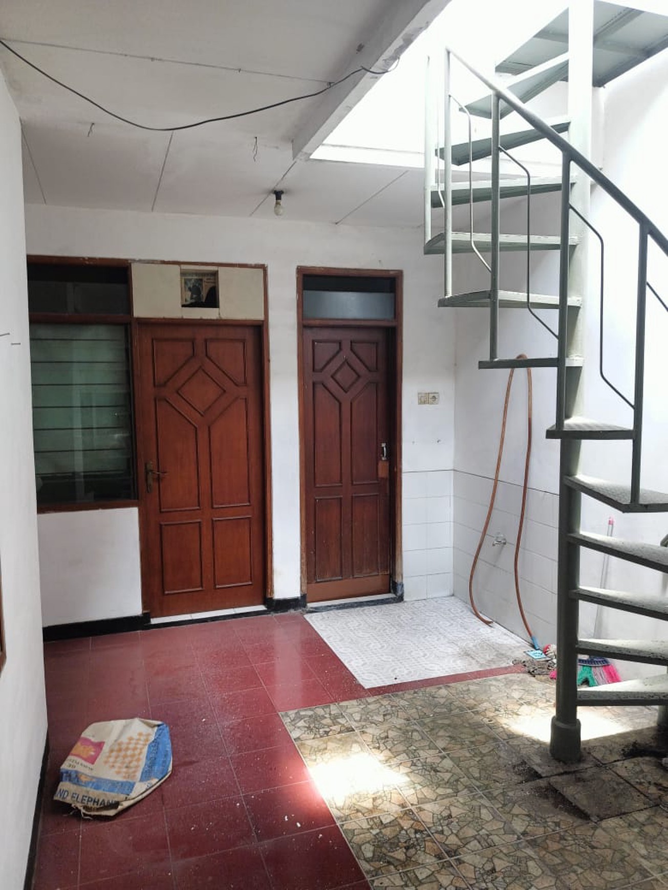 Disewakan rumah murah di Griyo babatan mukti, lokasi strategis, 10 menit ke pakowon Mall