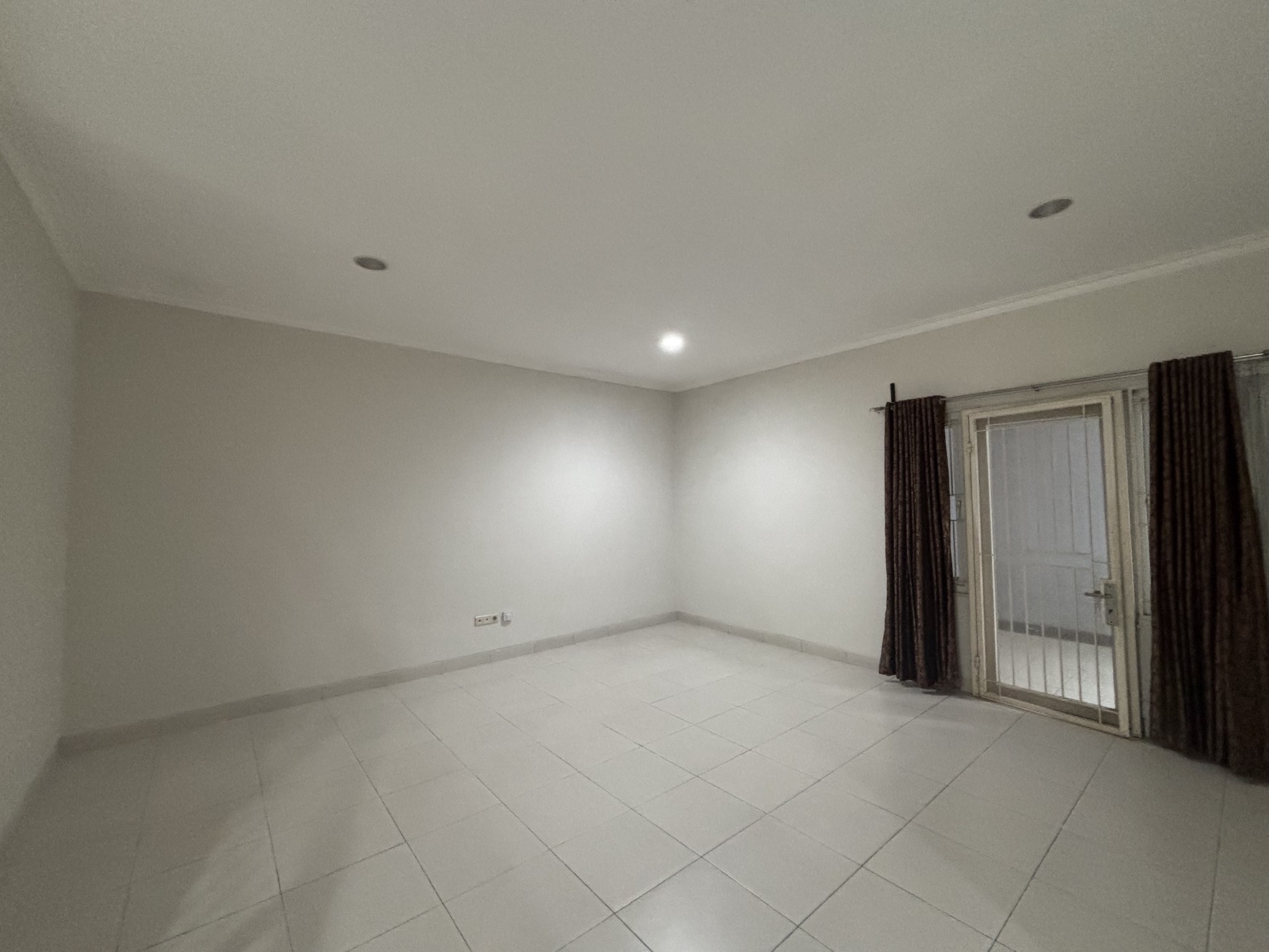 Rumah Siap Huni 2 Lantai di Kota Wisata 