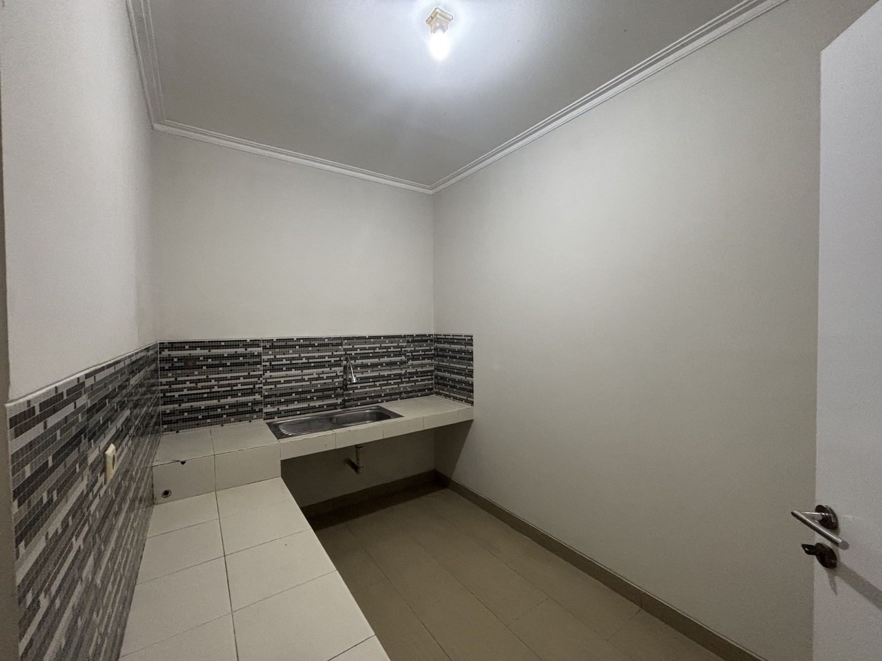 Rumah Siap Huni 2 Lantai di Kota Wisata 