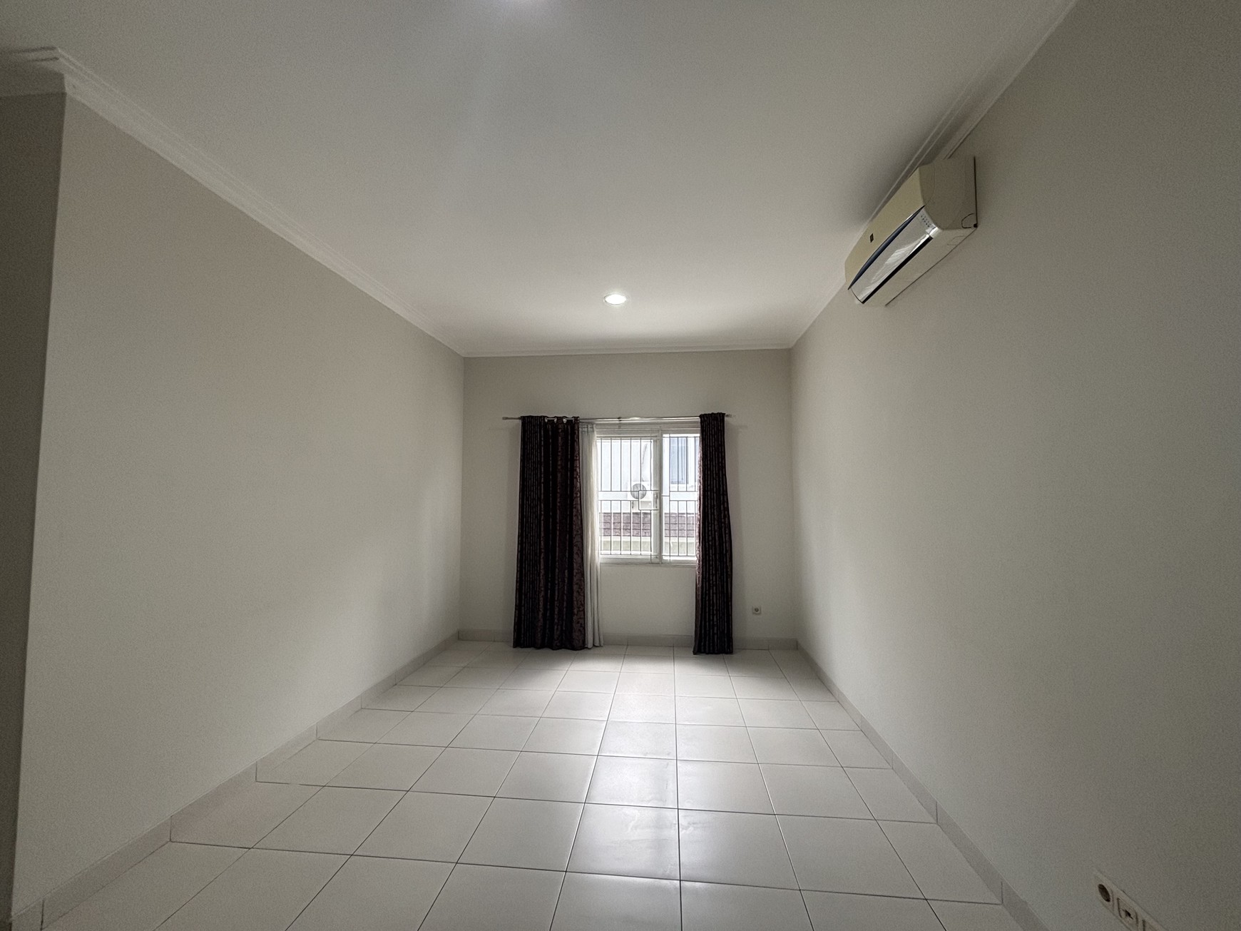 Rumah Siap Huni 2 Lantai di Kota Wisata 