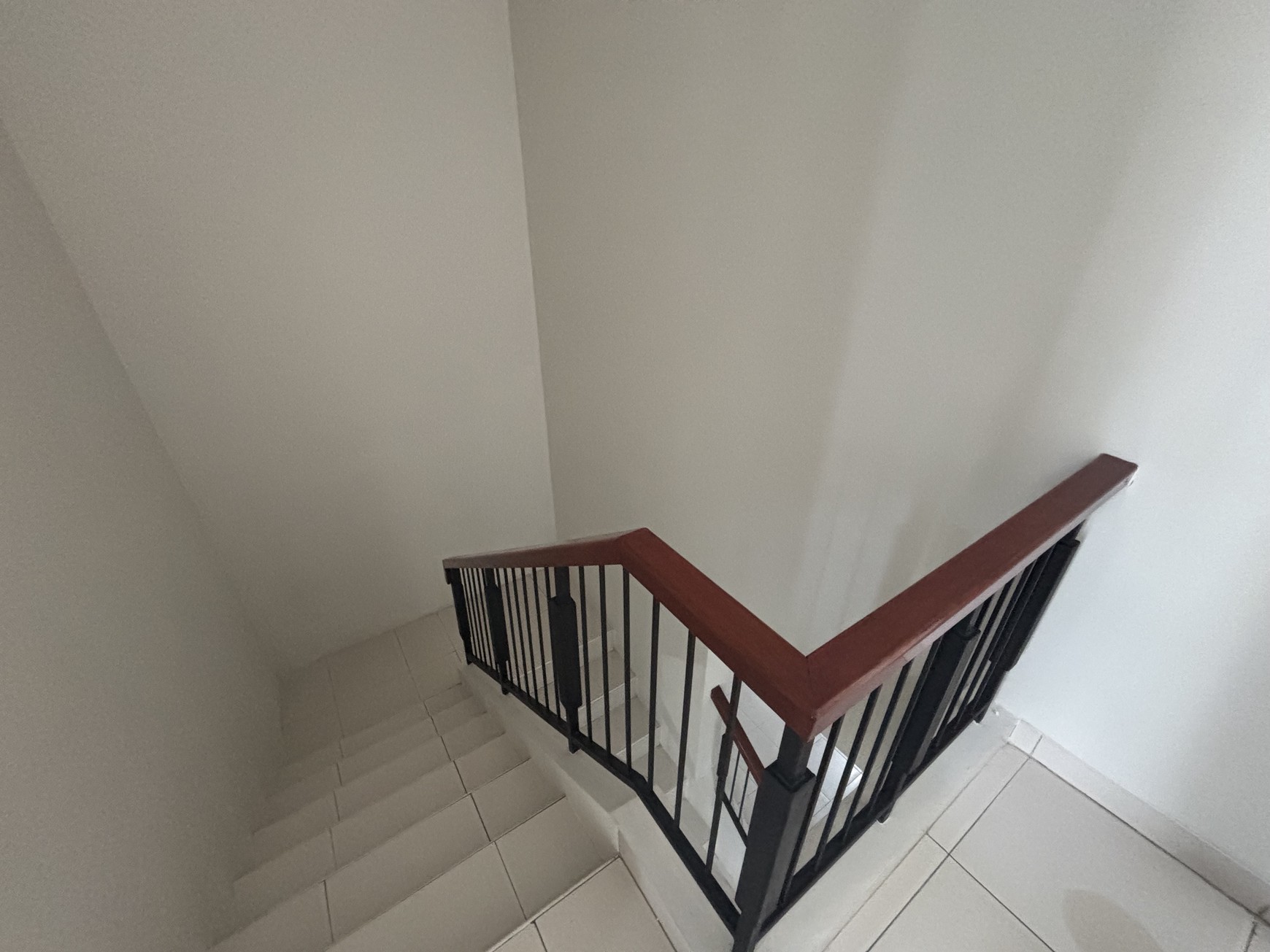 Rumah Siap Huni 2 Lantai di Kota Wisata 