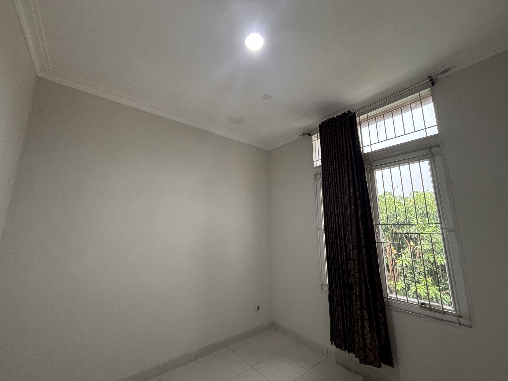 Rumah Siap Huni 2 Lantai di Kota Wisata 