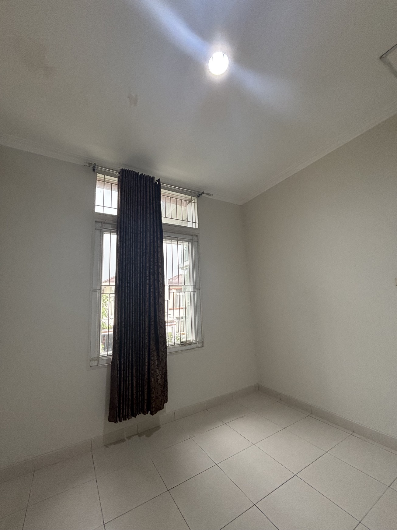 Rumah Siap Huni 2 Lantai di Kota Wisata 