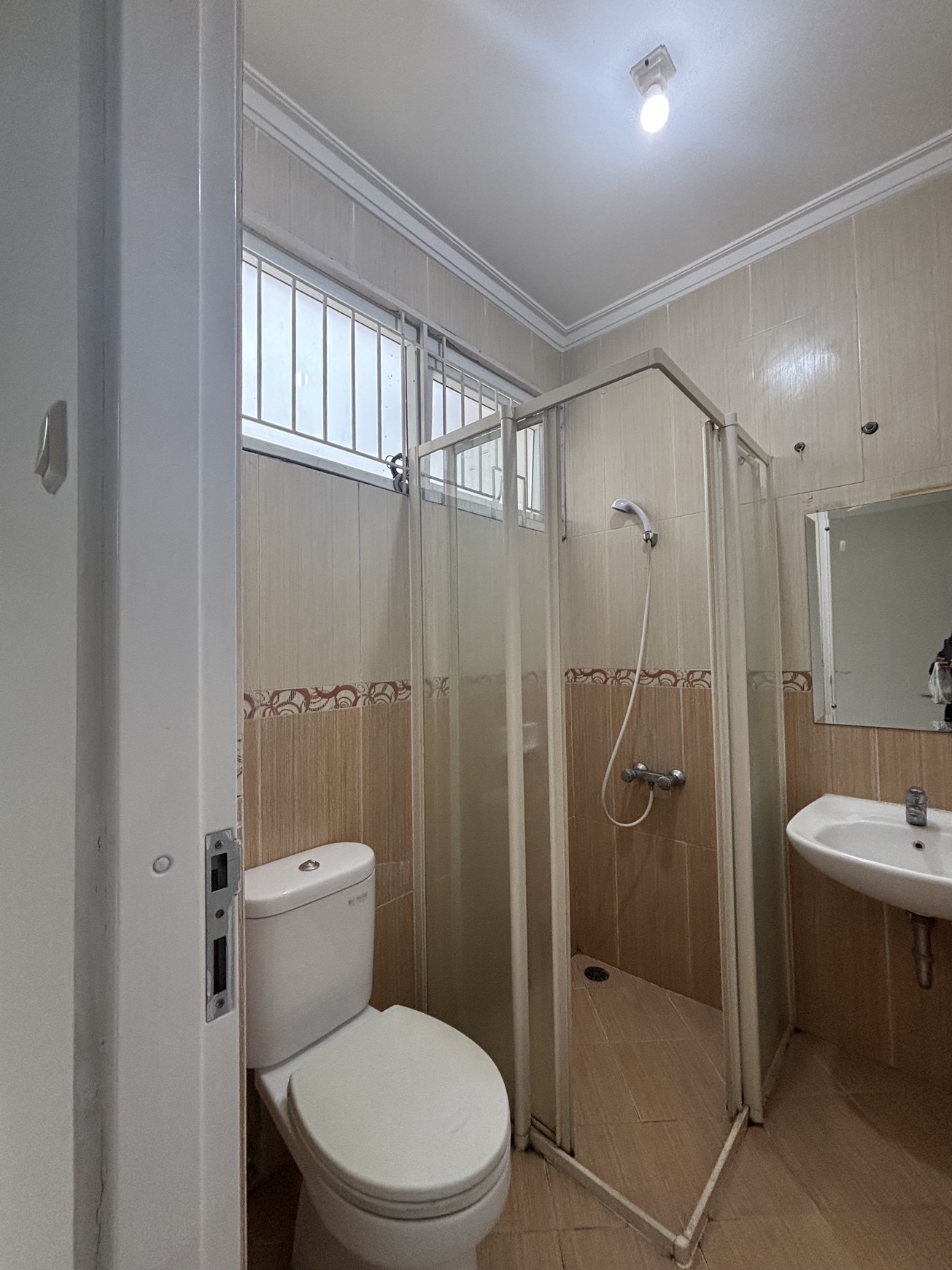 Rumah Siap Huni 2 Lantai di Kota Wisata 