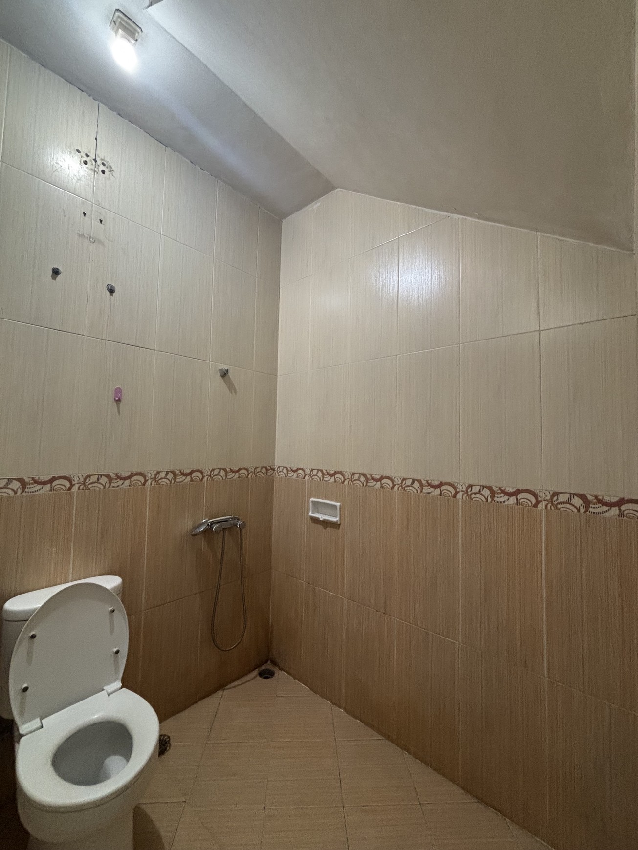 Rumah Siap Huni 2 Lantai di Kota Wisata 